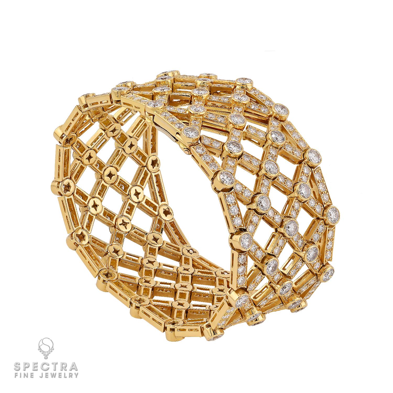 Van Cleef & Arpels Diamond Bracelet in 18kt Yellow Gold, circa 1986 In Excellent Condition For Sale In New York, NY