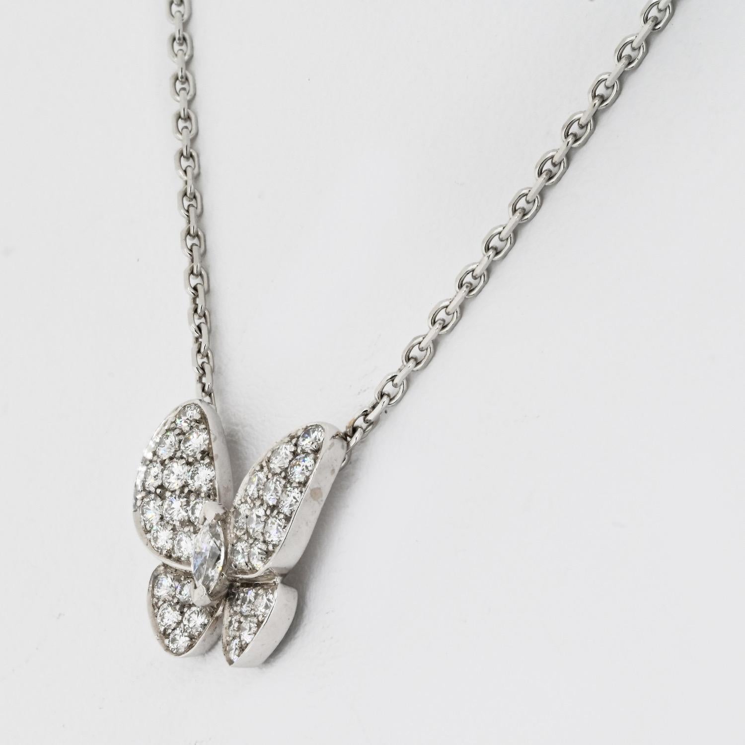 Van Cleef & Arpels Diamond Butterfly Papillon White Gold Necklace In Excellent Condition For Sale In New York, NY