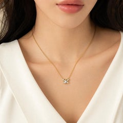 Collar con colgante de mariposa de diamantes de Van Cleef & Arpels en oro amarillo de 18 quilates