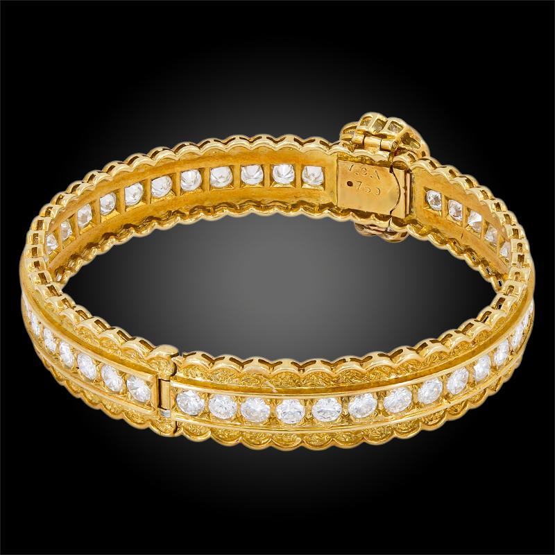 Van Cleef & Arpels, bracelet jonc en or jaune avec cabochon de diamants et rubis Unisexe en vente