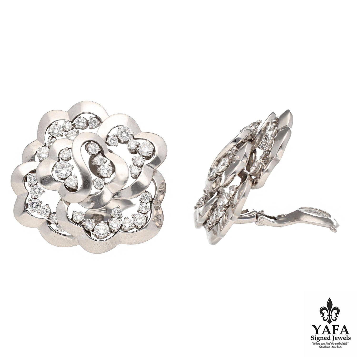 VAN CLEEF & ARPELS Diamond Camellia Brooch and Earrings In Excellent Condition For Sale In New York, NY