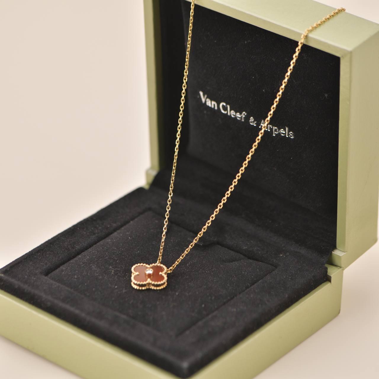 18k Rose Gold Limited Edition Carnelian Necklace, released in 2011 Christmas as the holiday pendant. VCA doesn’t create this version anymore. Truly collective piece!

SKU                                 	AT-1547
Brand	                               