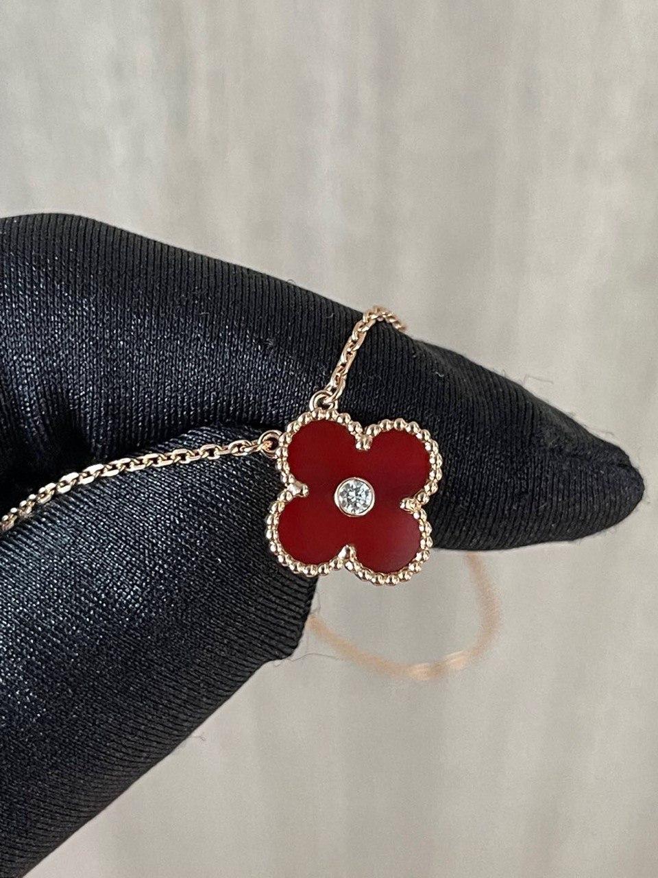 van cleef carnelian necklace