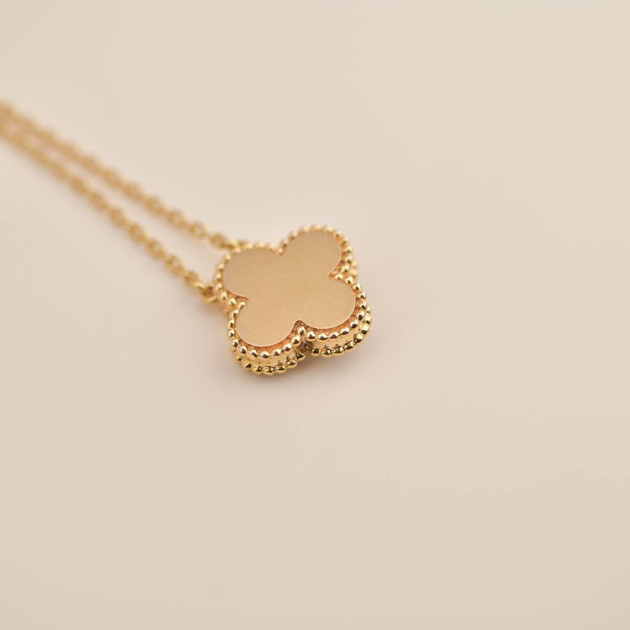 Van Cleef & Arpels Diamond Carnelian Limited Edition Alhambra Rose Gold Necklace In Excellent Condition In Banbury, GB