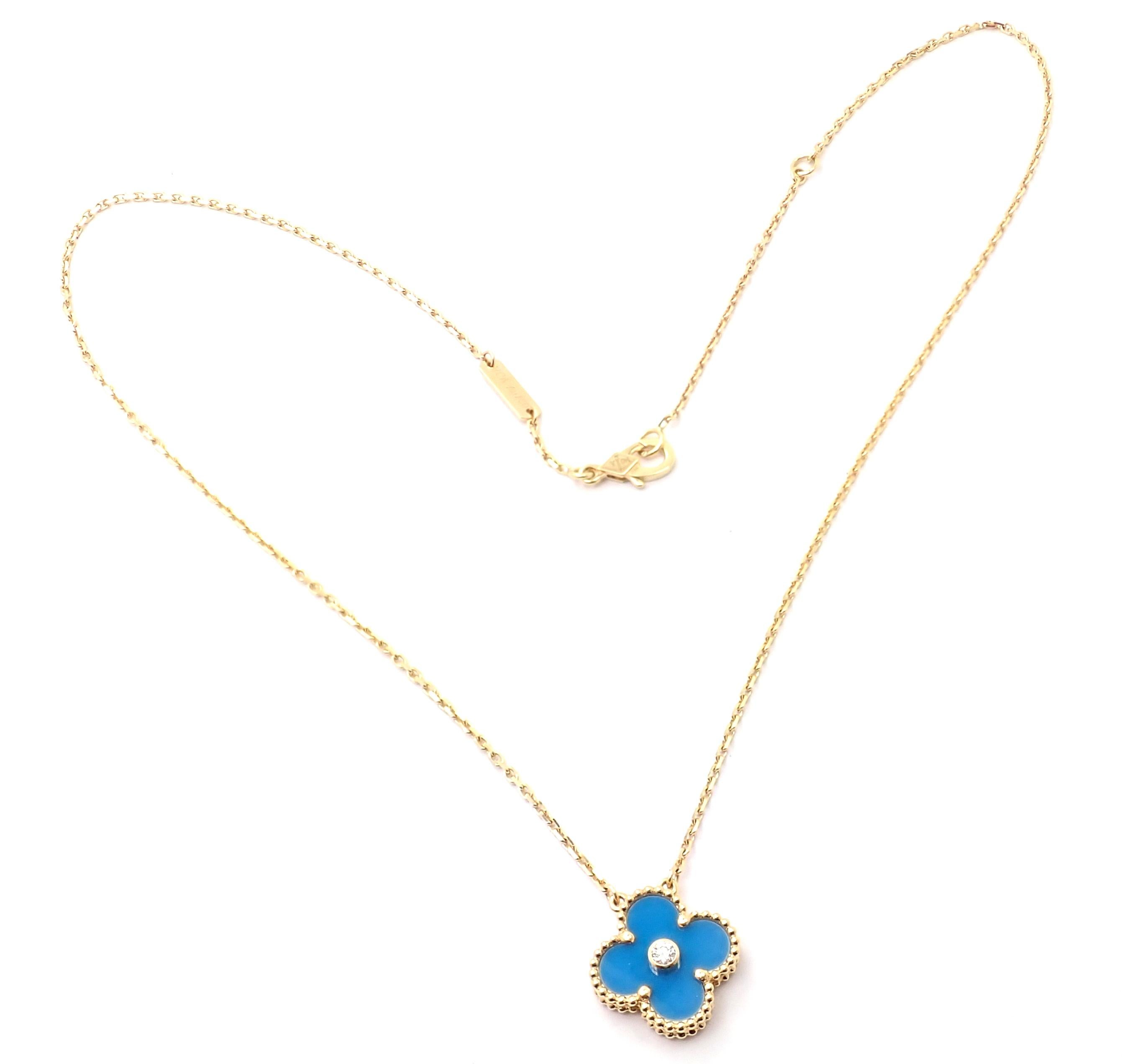 Taille brillant Van Cleef & Arpels Collier Alhambra en porcelaine de Sèvres bleu céleste et diamants