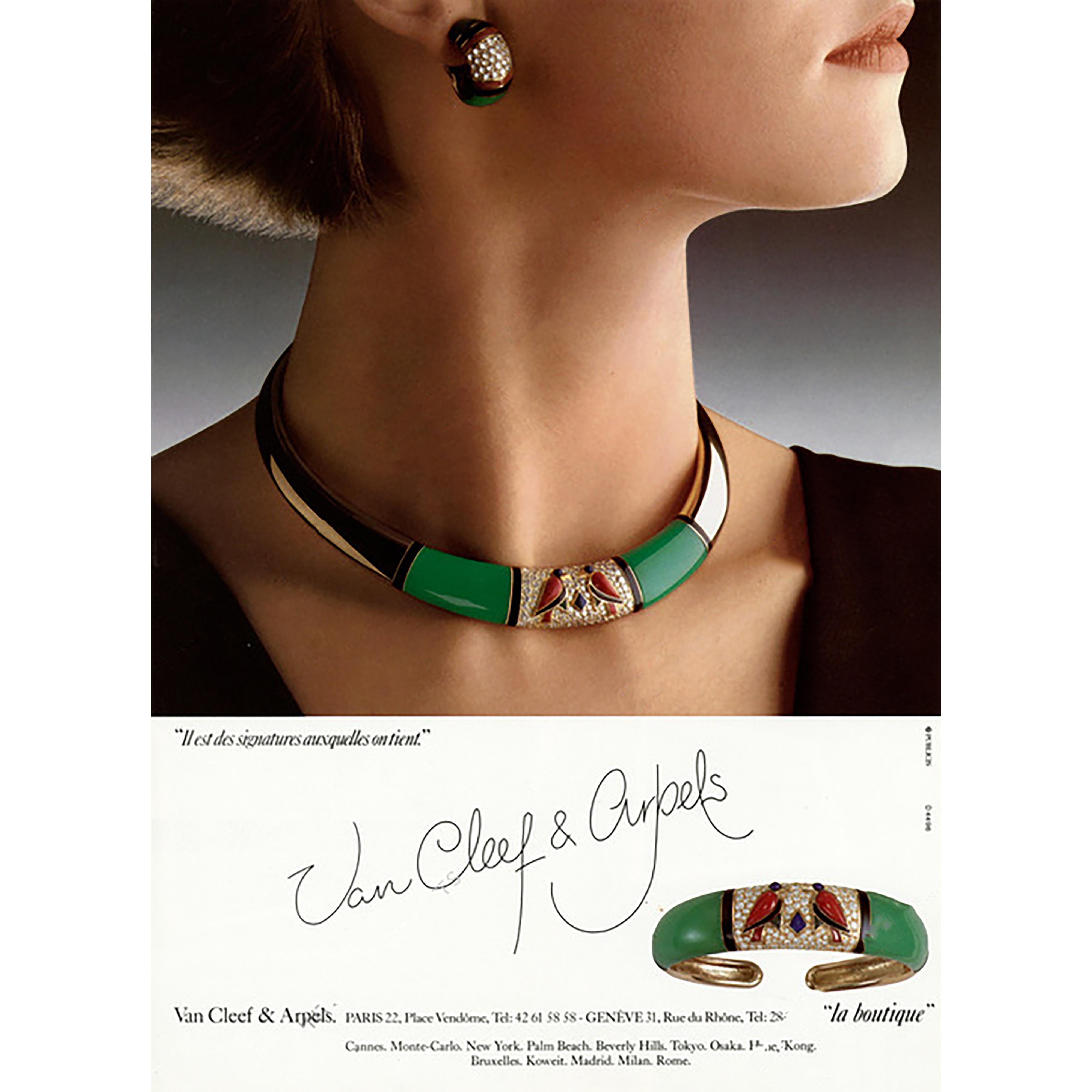 Van Cleef & Arpels Diamond, Chrysoprase and Coral Bombé Ring For Sale 3