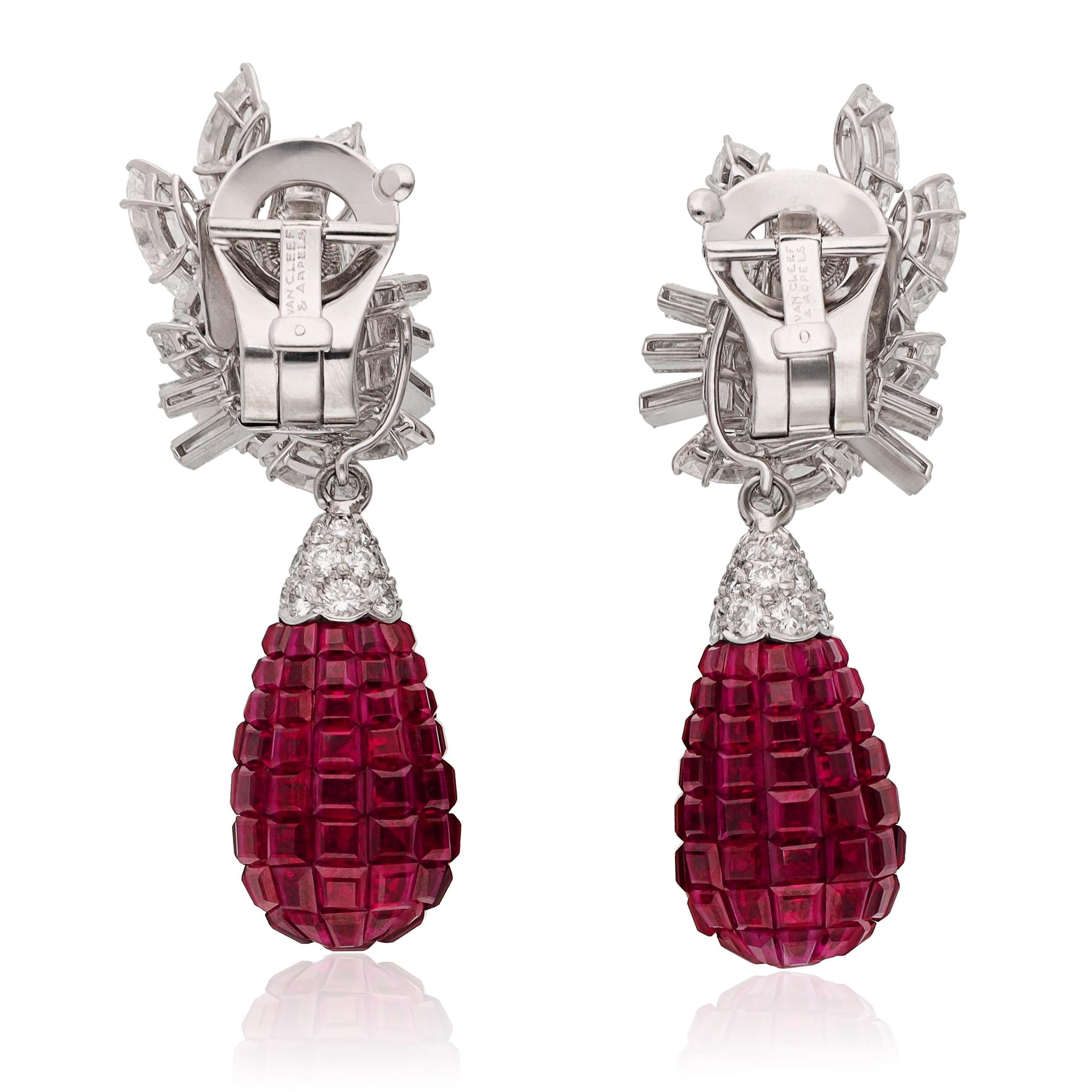 Quadrato Van Cleef & Arpels - Cluster di diamanti e ciondolo di rubino 