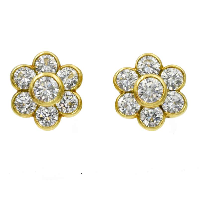 Van Cleef and Arpels Frivole Diamond Gold Flower Earrings at 1stdibs
