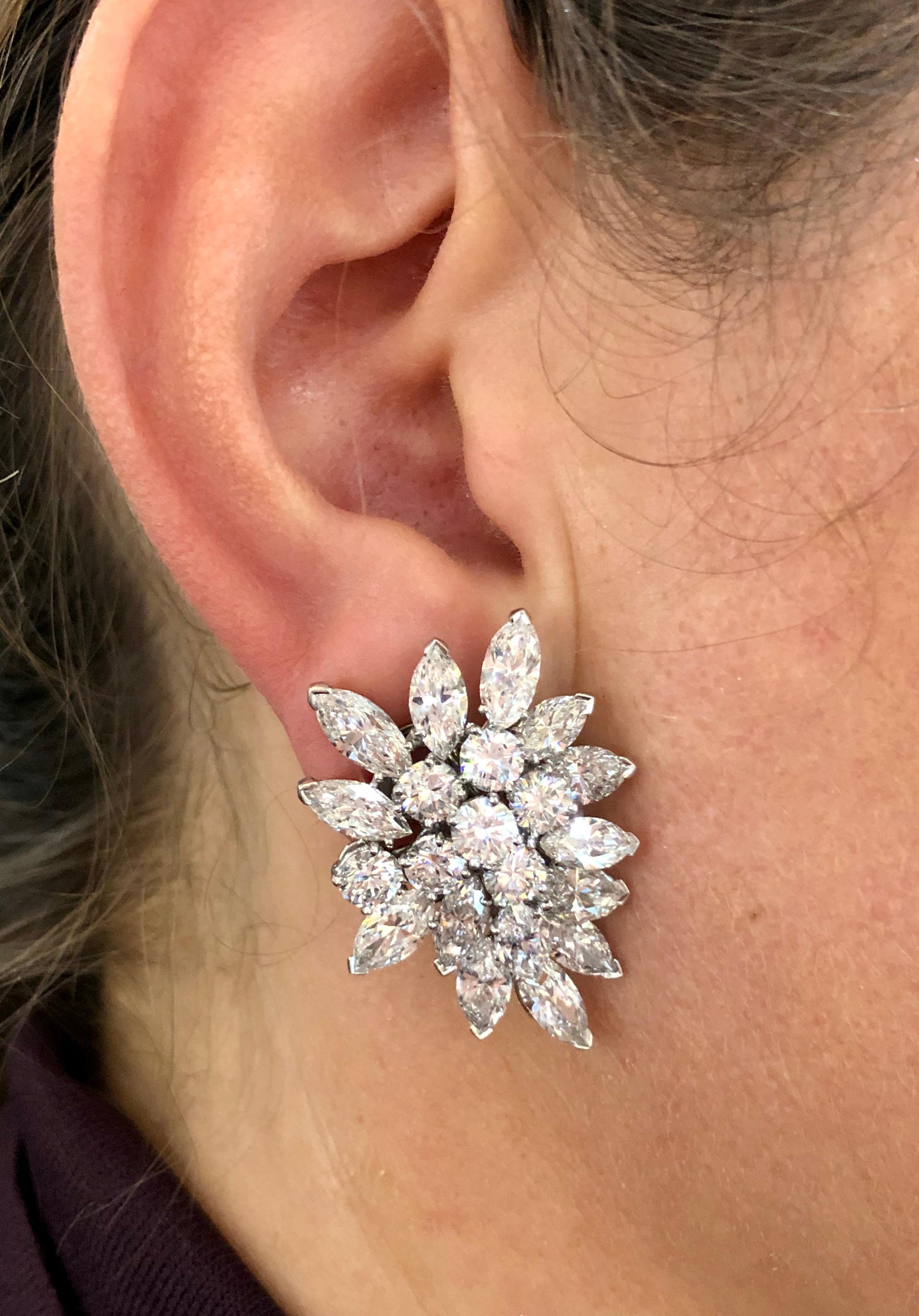 Van Cleef & Arpels Diamant-Cluster-Ohrringe aus Platin mit Diamanten im Zustand „Hervorragend“ im Angebot in Greenwich, CT