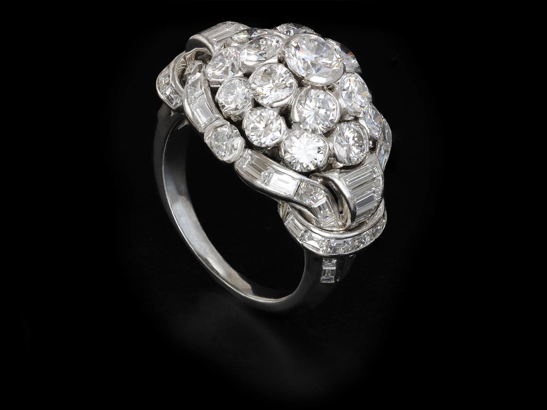 Van Cleef & Arpels diamond cluster ring, circa 1950. In Good Condition For Sale In London, GB