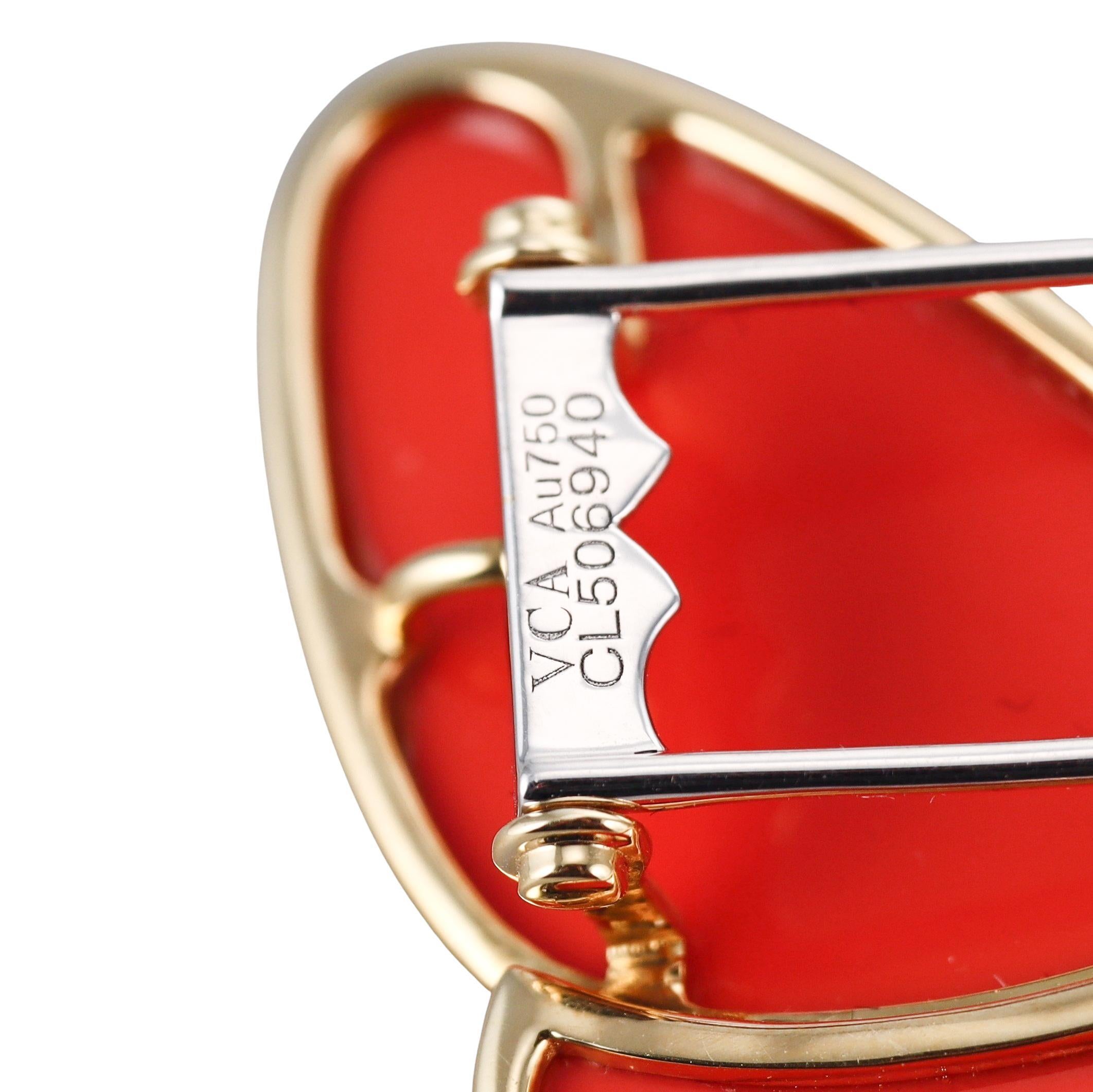 Taglio rotondo Van Cleef & Arpels Spilla a farfalla in oro 18k con diamanti e corallo in vendita