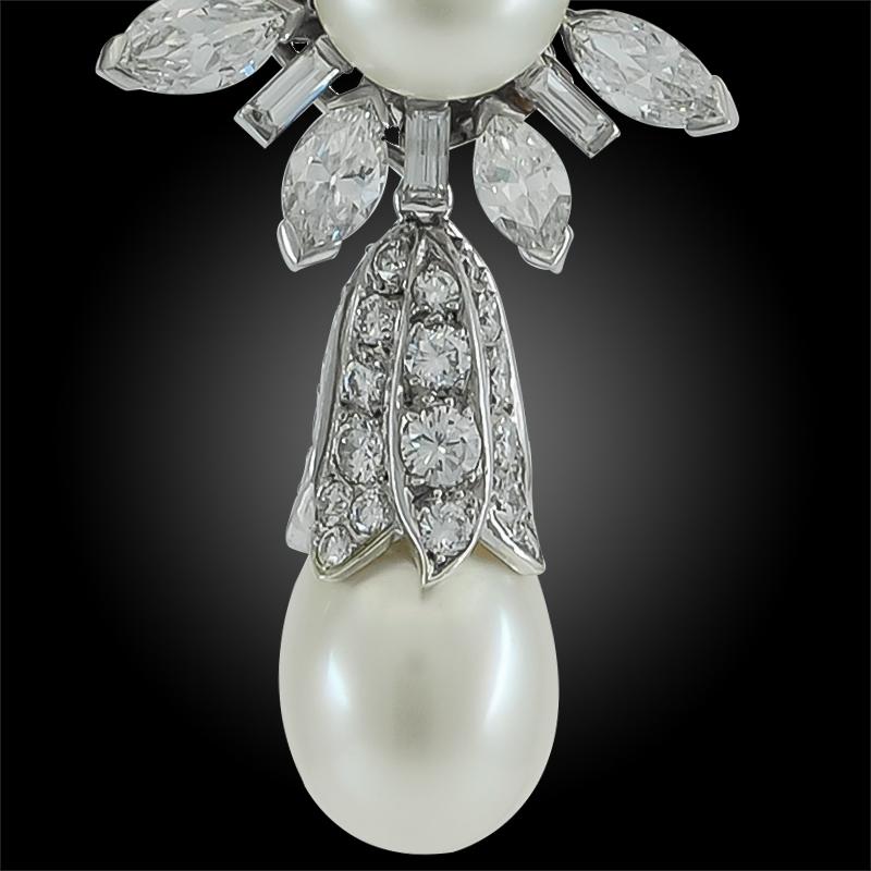 Taille ronde Van Cleef & Arpels Boucles d'oreilles en platine avec diamants et perles de mer naturelles en vente