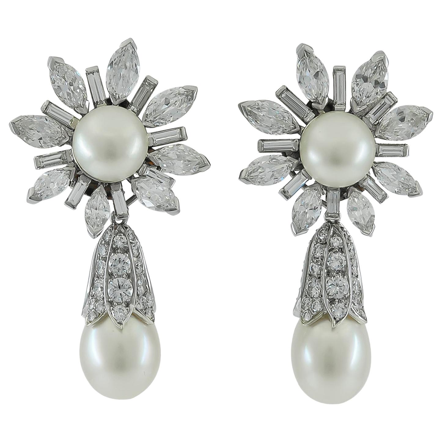 Van Cleef & Arpels Boucles d'oreilles en platine avec diamants et perles de mer naturelles en vente