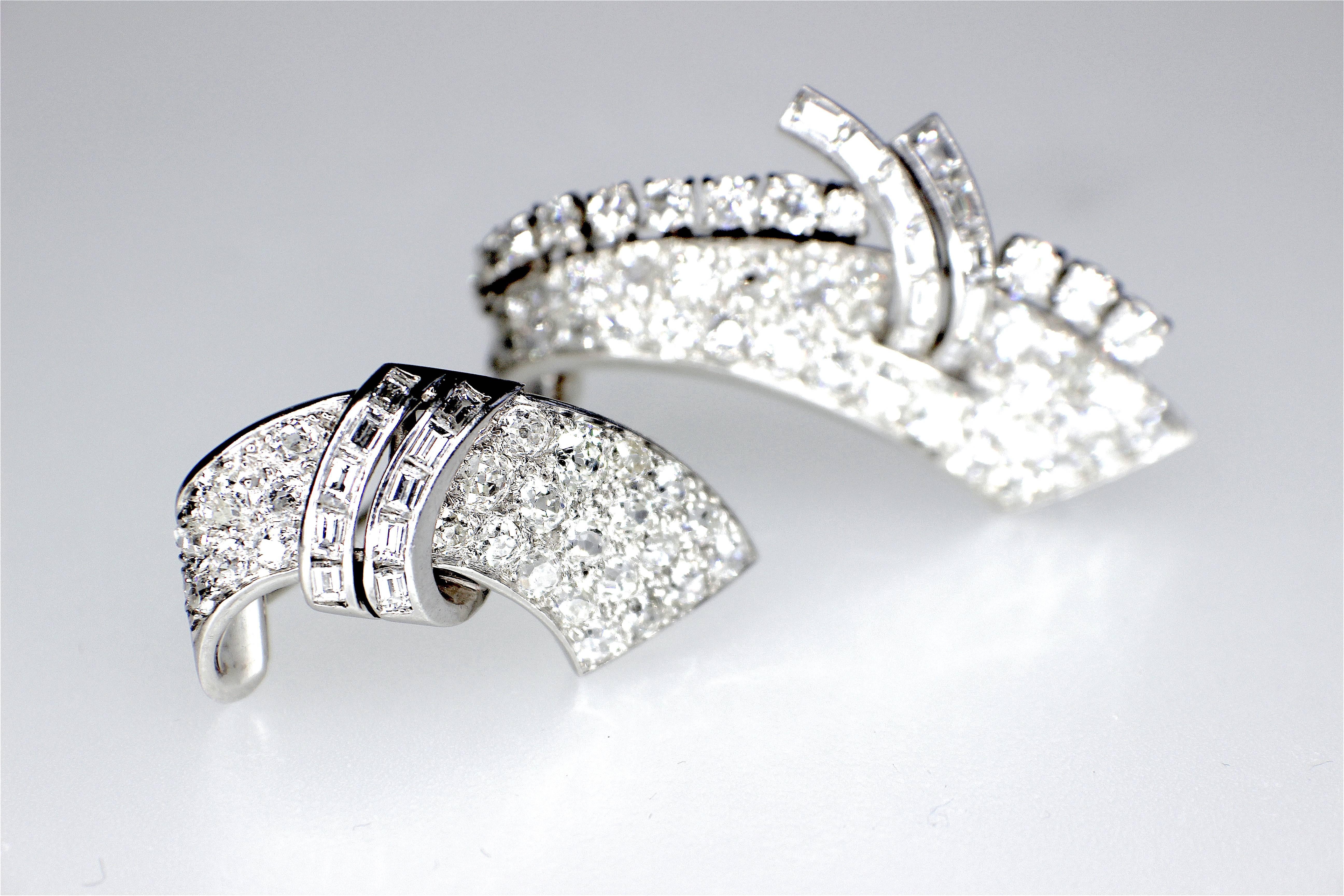 Van Cleef & Arpels diamond double clip brooch, set in platinum, can be worn seperately. signed Van cleef & Arpels,  1940s