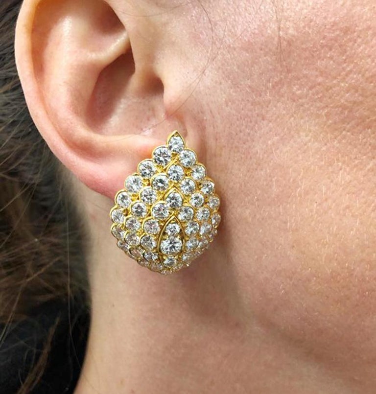 Van Cleef & Arpels Diamond Ear Clips In Good Condition For Sale In New York, NY