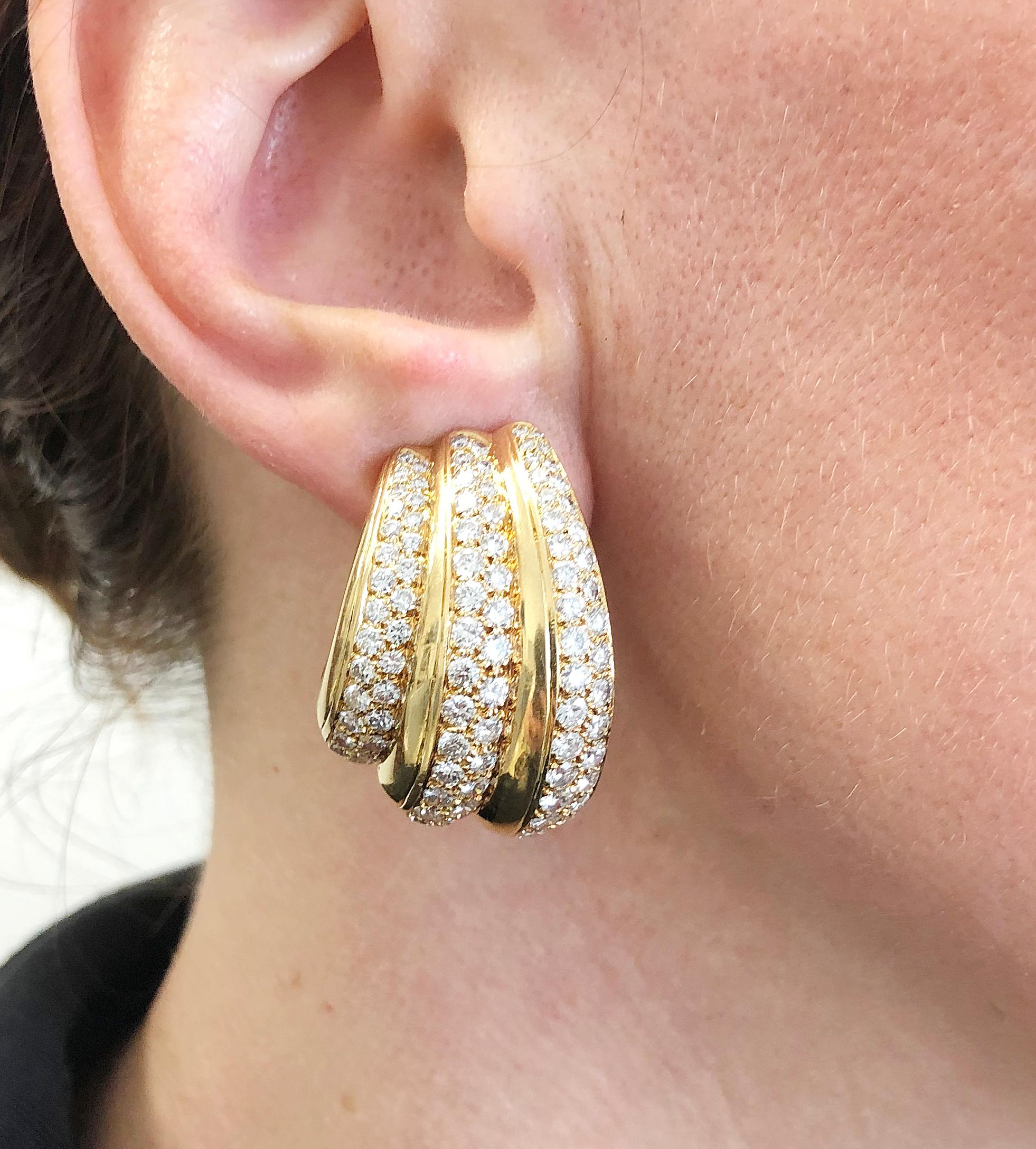 Round Cut Van Cleef & Arpels Diamond Fluted Hoop Earrings