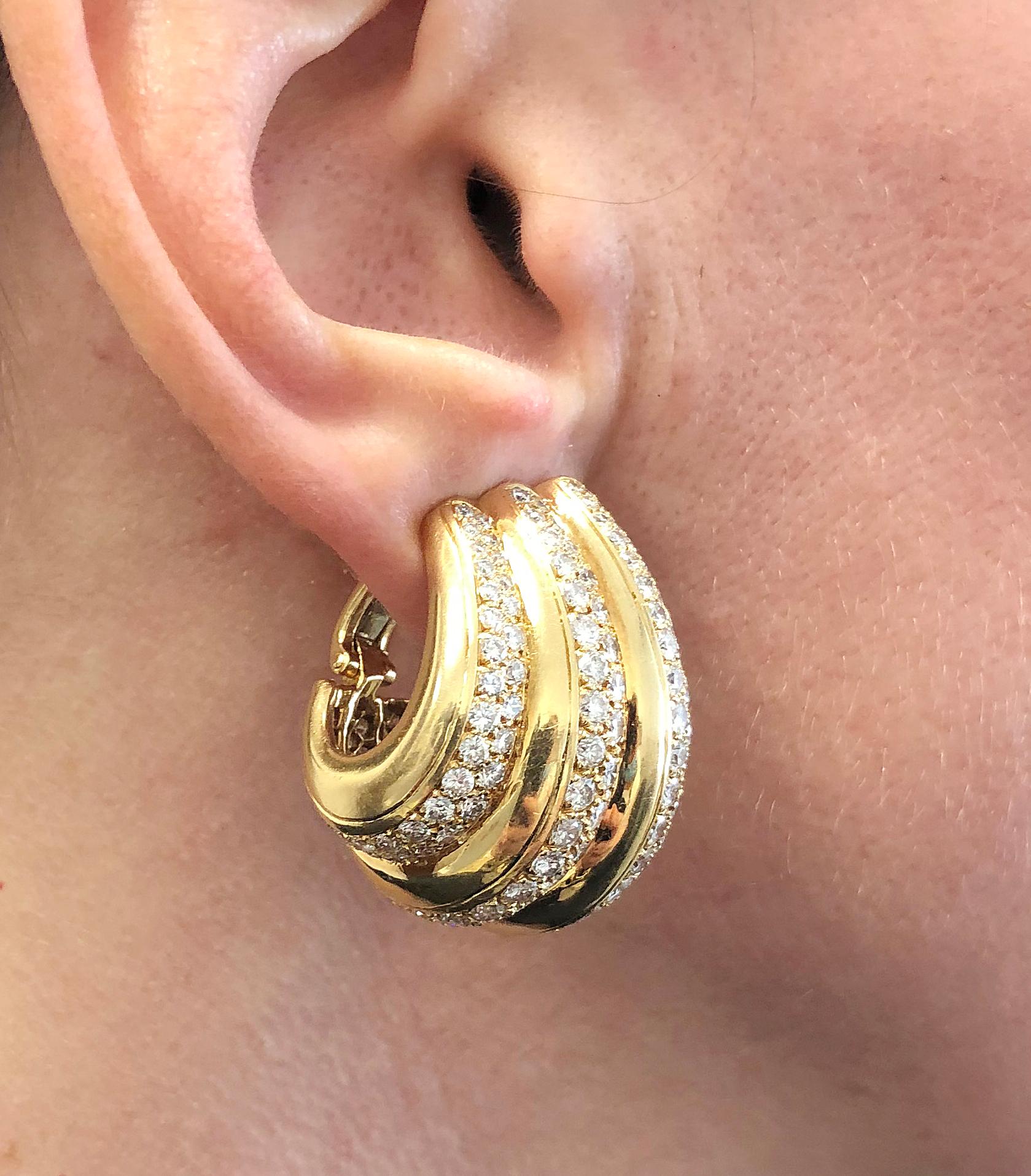 Women's Van Cleef & Arpels Diamond Fluted Hoop Earrings