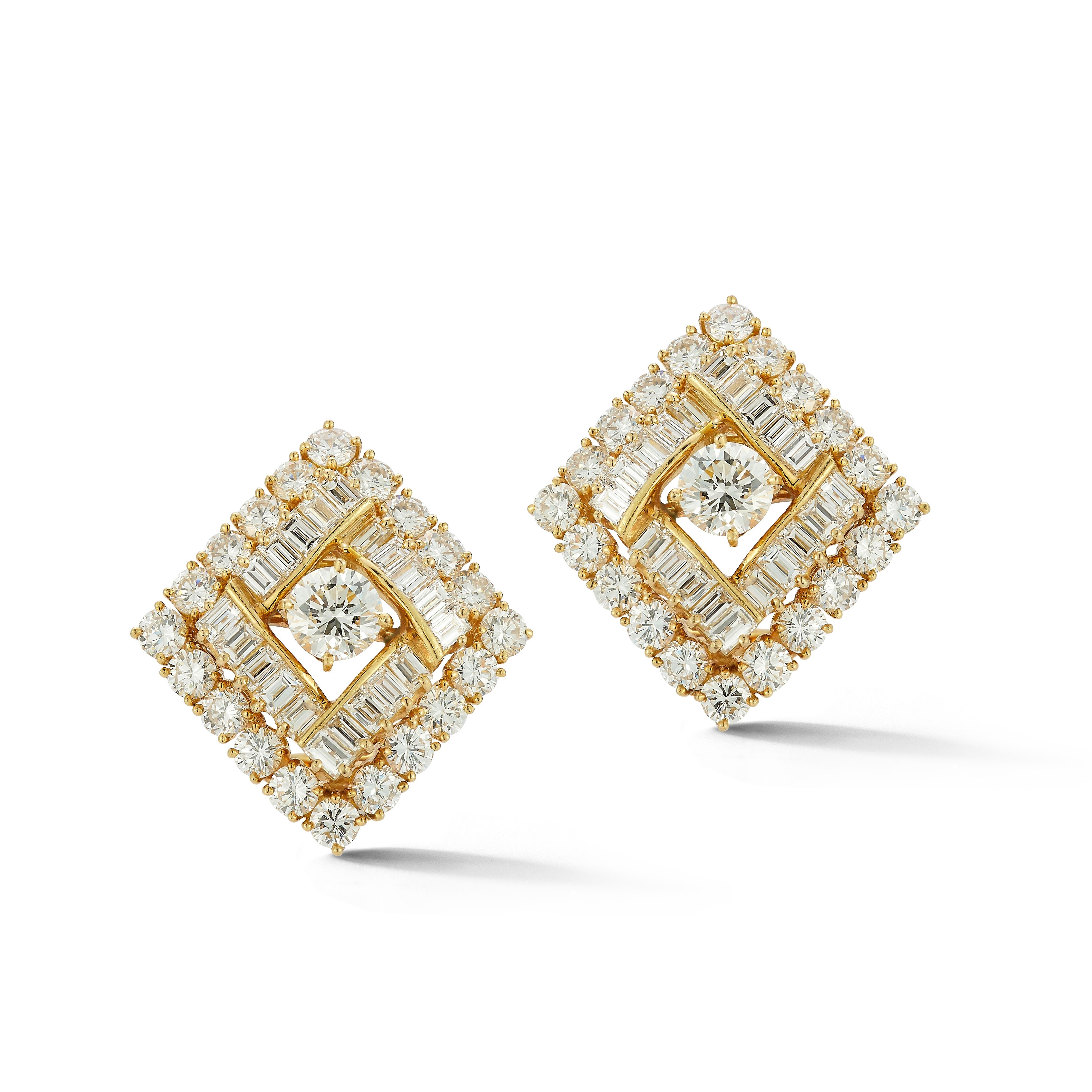 Van Cleef & Arpels Diamond Earrings

A pair of earrings featuring round & baguette cut diamondss

Measurements: 1.13