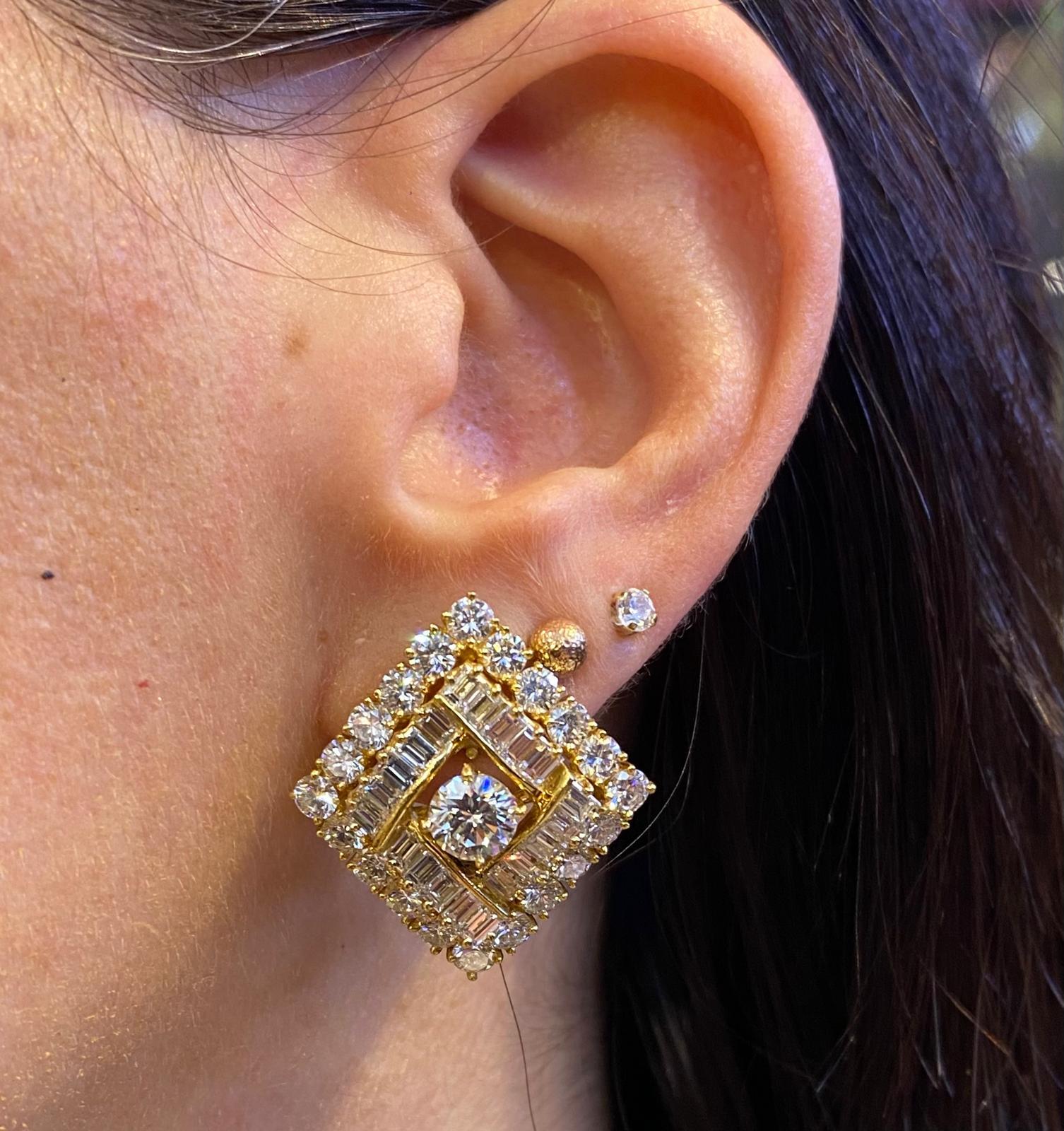 Round Cut Van Cleef & Arpels Diamond Earrings For Sale