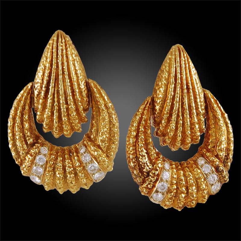 Women's Van Cleef & Arpels Vintage 1970s Hammered Gold Diamond Door Knocker Earrings For Sale