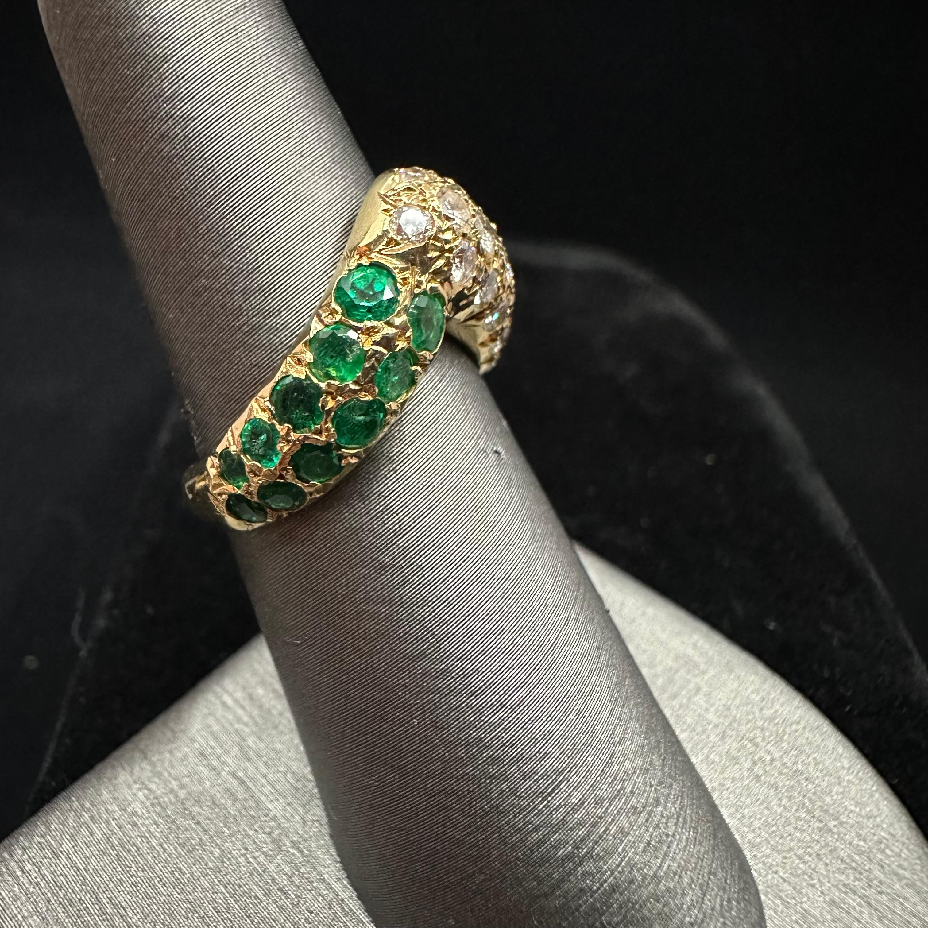 Van Cleef & Arpels Diamant-Smaragdring aus 18 Karat Gelbgold mit Smaragd im Zustand „Gut“ im Angebot in Beverly Hills, CA
