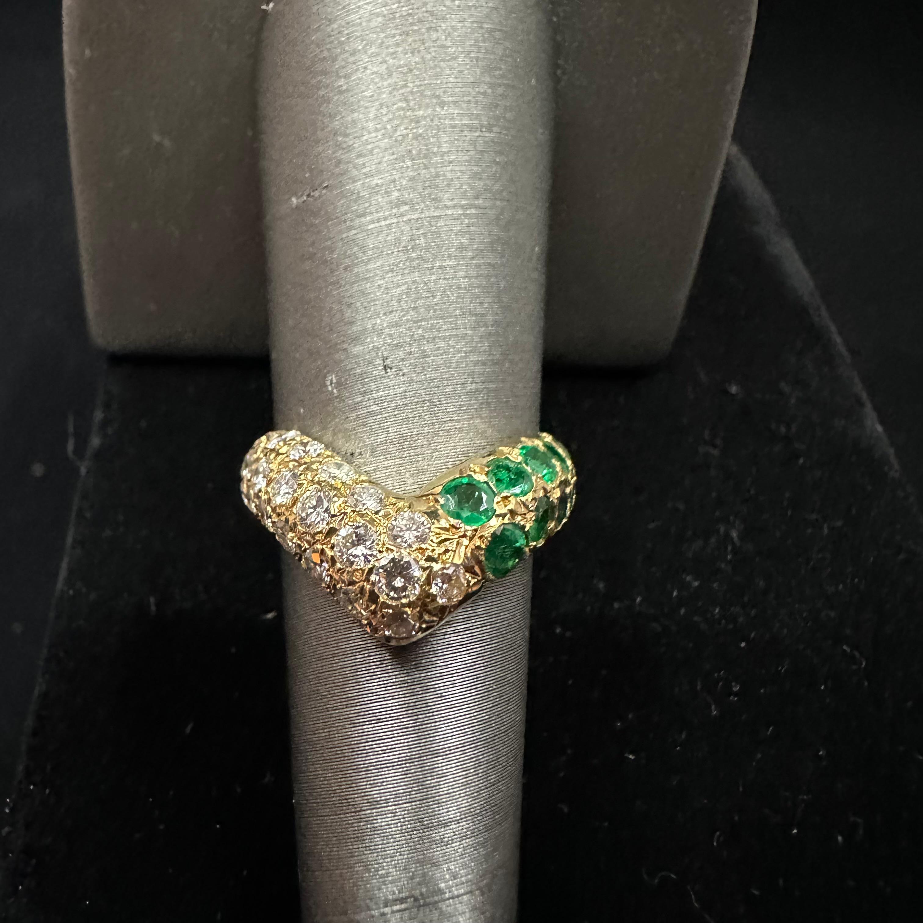 Brilliant Cut Van Cleef & Arpels Diamond Emerald 18k Yellow Gold Ring For Sale