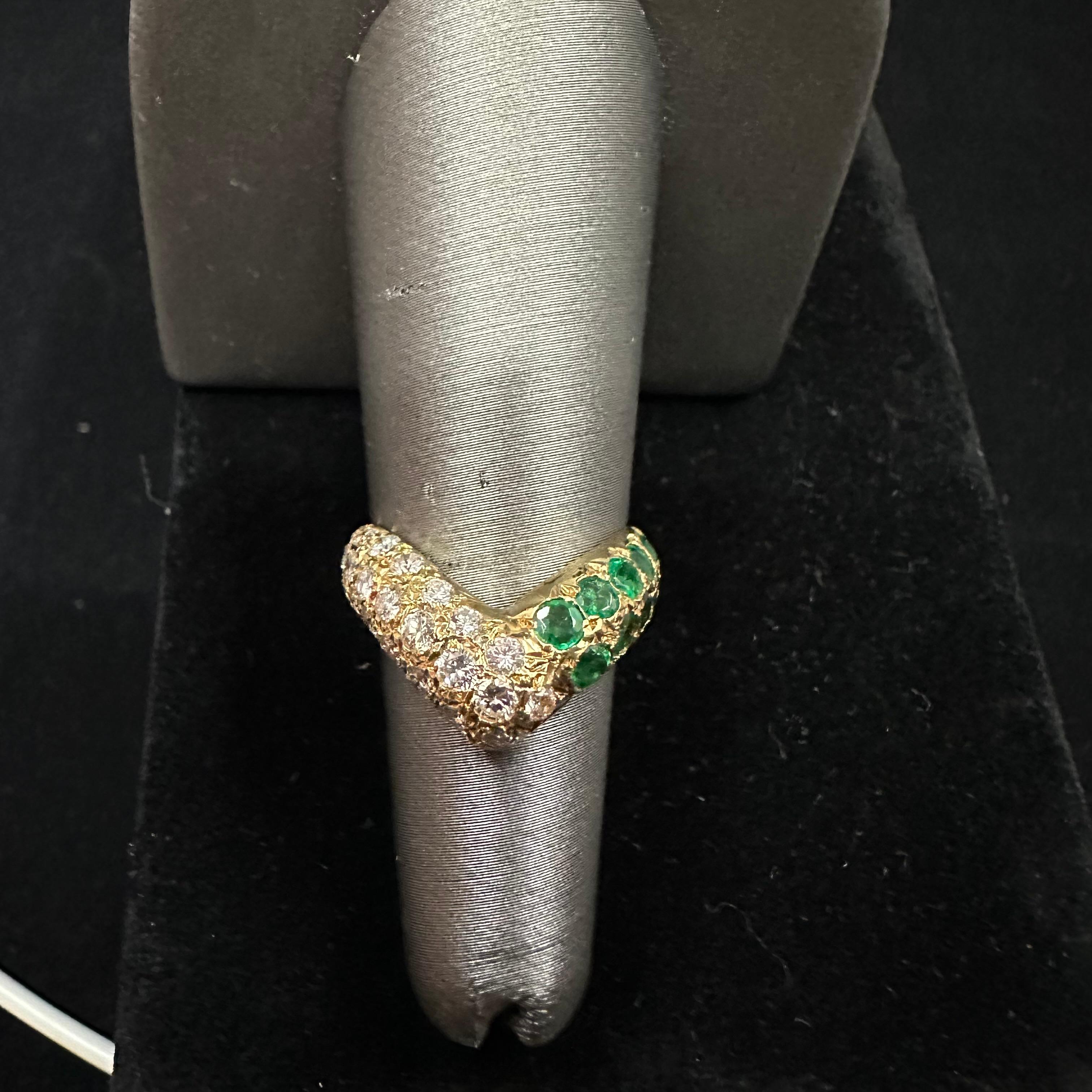 Van Cleef & Arpels Diamond Emerald 18k Yellow Gold Ring In Good Condition For Sale In Beverly Hills, CA