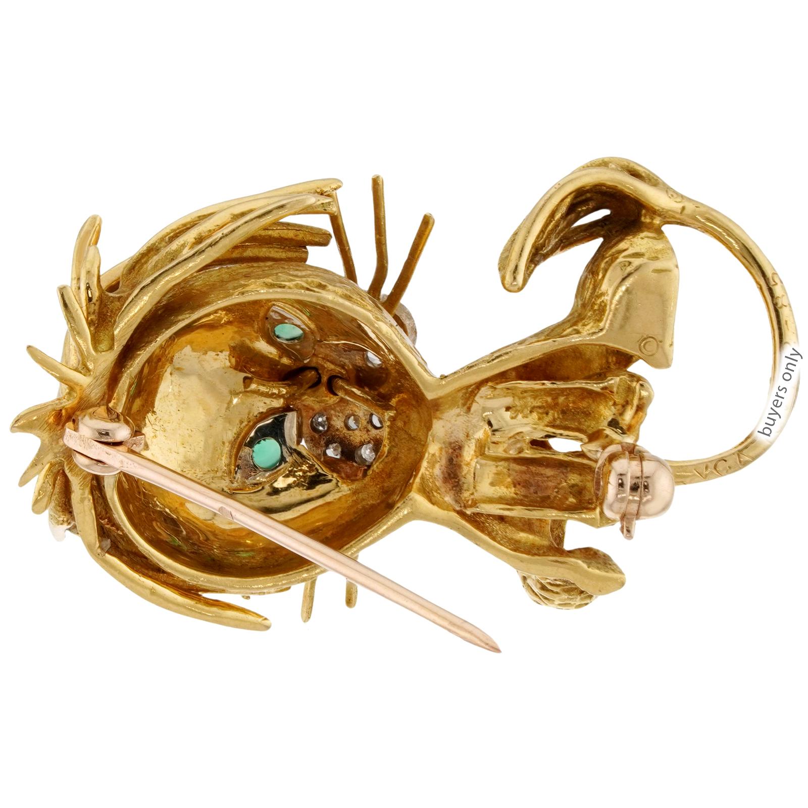 Brilliant Cut VAN CLEEF & ARPELS Diamond Emerald Enamel 18k Yellow Gold Lion Brooch For Sale