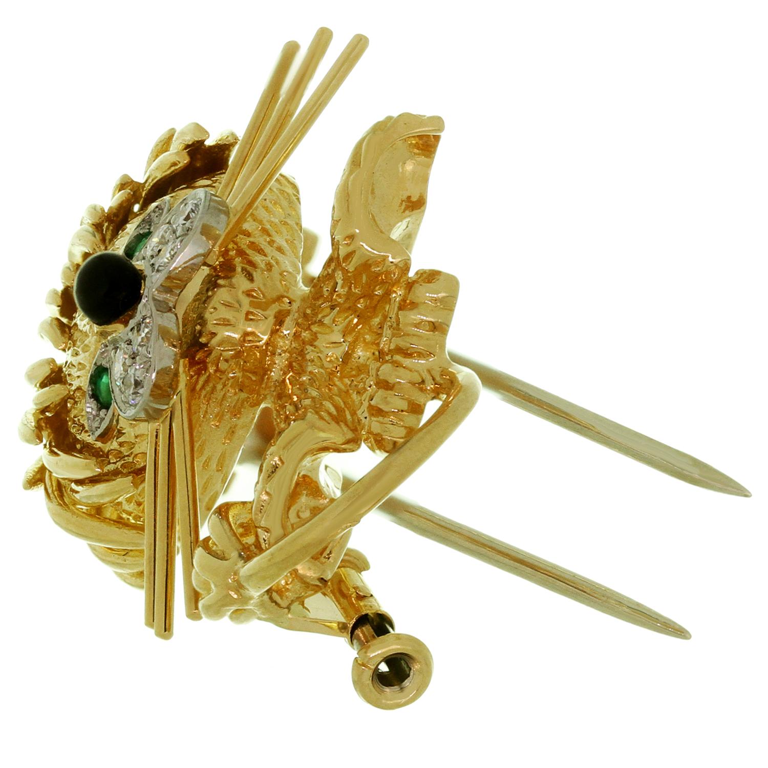 Women's or Men's Van Cleef & Arpels Diamond Emerald Enamel Yellow Gold Lion Brooch