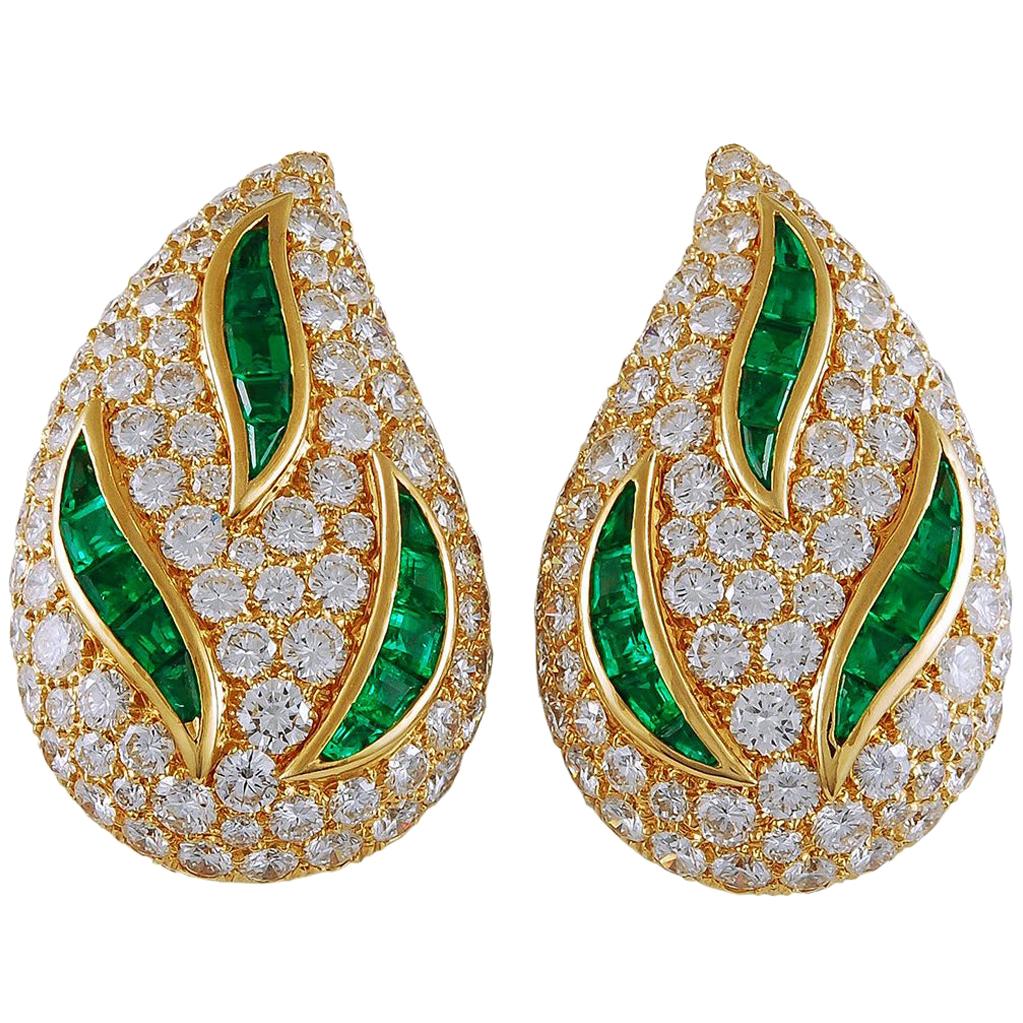 Van Cleef & Arpels Diamond Emerald Yellow Gold Pear-Shaped Motif Ear Clips