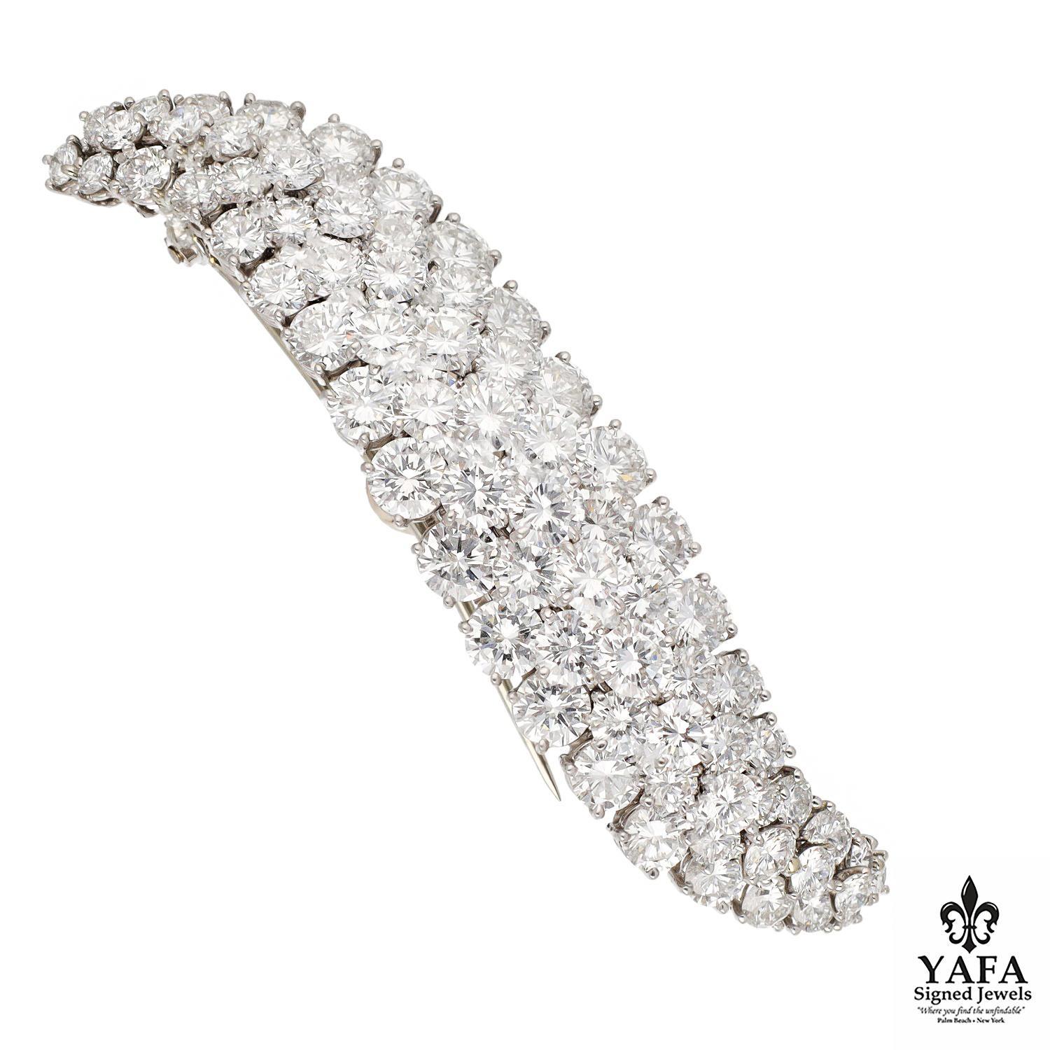 VAN CLEEF & ARPELS Diamond Flame Brooch In Excellent Condition For Sale In New York, NY