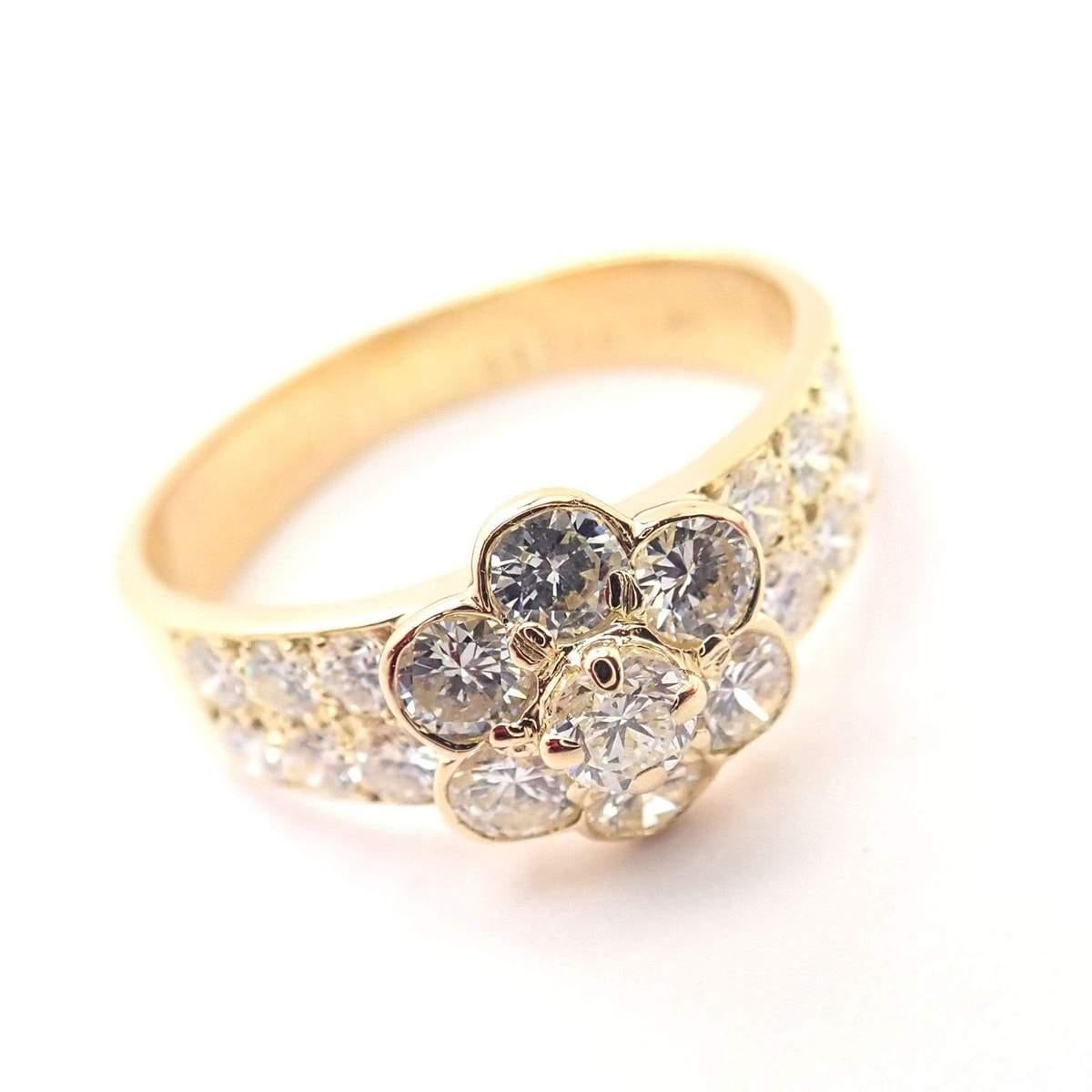 Van Cleef & Arpels Diamond Fleurette Yellow Gold Ring In Excellent Condition For Sale In Holland, PA