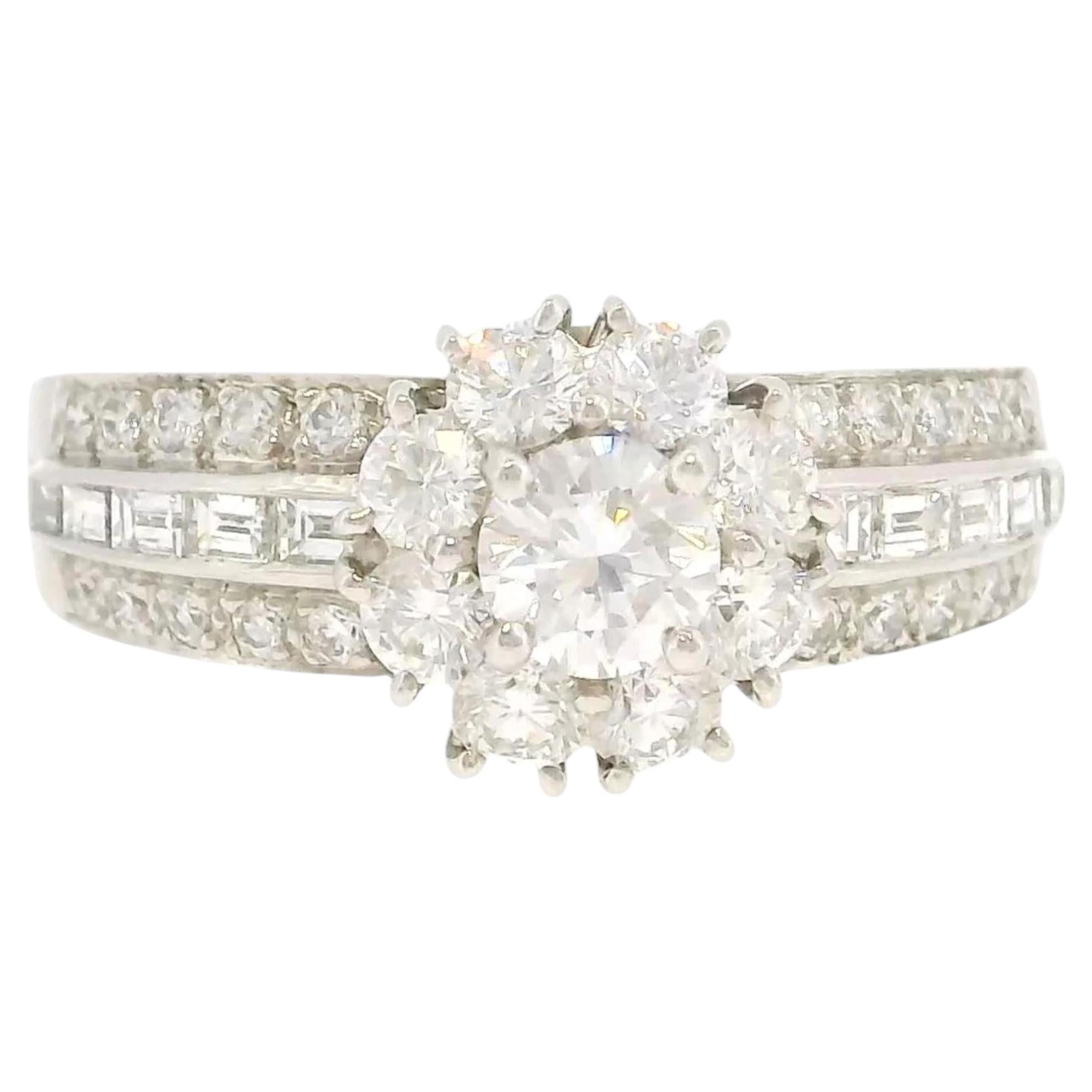 Anillo Van Cleef & Arpels Racimo Floral de Diamantes Oro Blanco de 18 K en venta