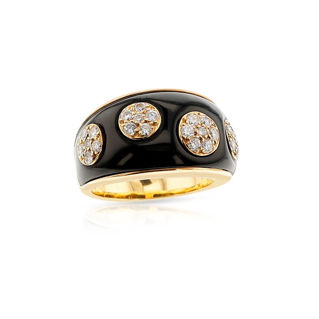 Van Cleef & Arpels Diamond Flower and Onyx Ring, 18k In Excellent Condition For Sale In New York, NY