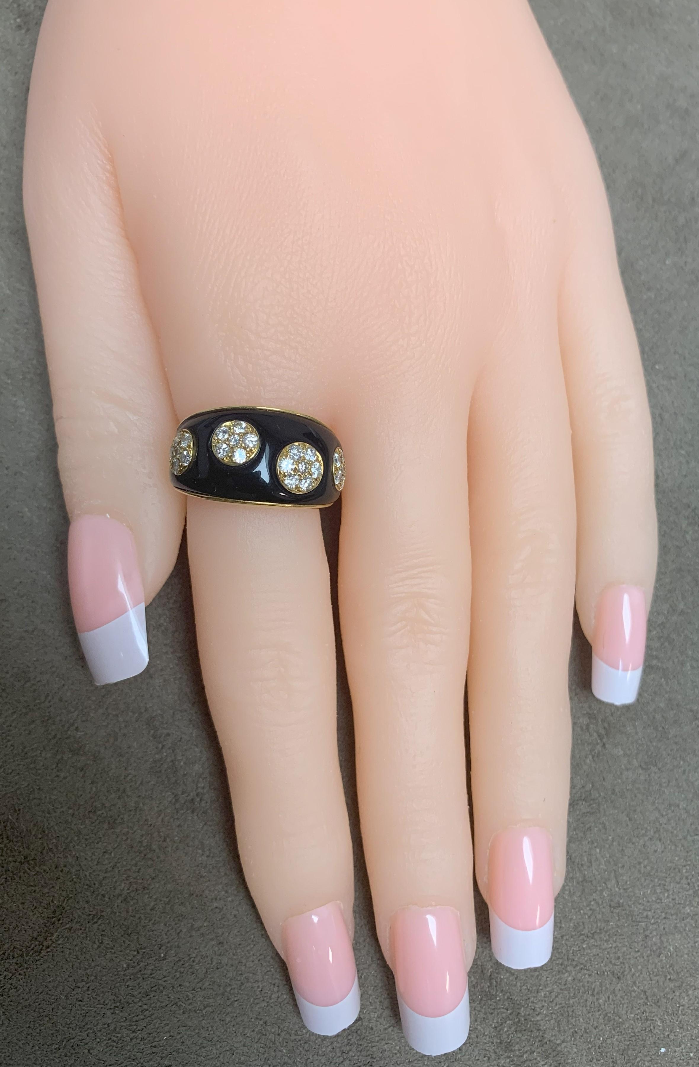 Van Cleef & Arpels Diamond Flower and Onyx Ring, 18k For Sale 1
