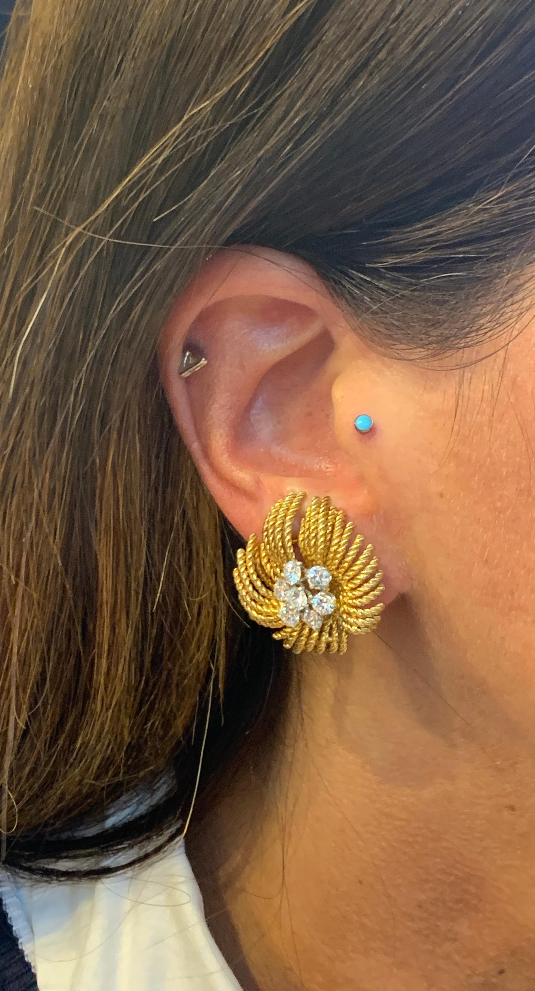 Van Cleef & Arpels Diamond Flower Earrings, 14 round cut diamond all set in 18K Yellow Gold.
Measurements: .75