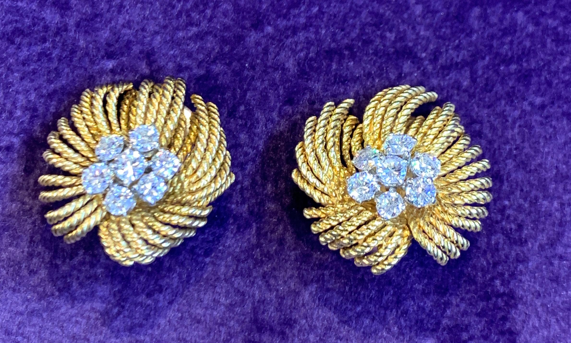 Van Cleef & Arpels Diamond Flower Earrings In Excellent Condition In New York, NY