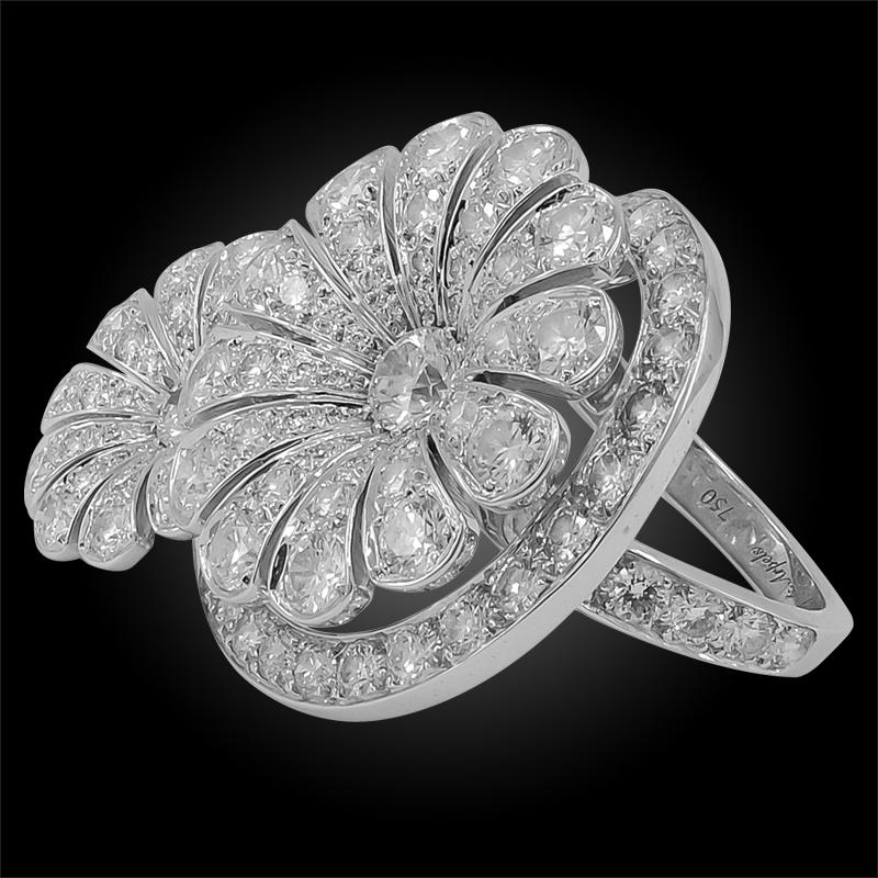 Round Cut Van Cleef & Arpels Ile de la Cite Diamond Ring