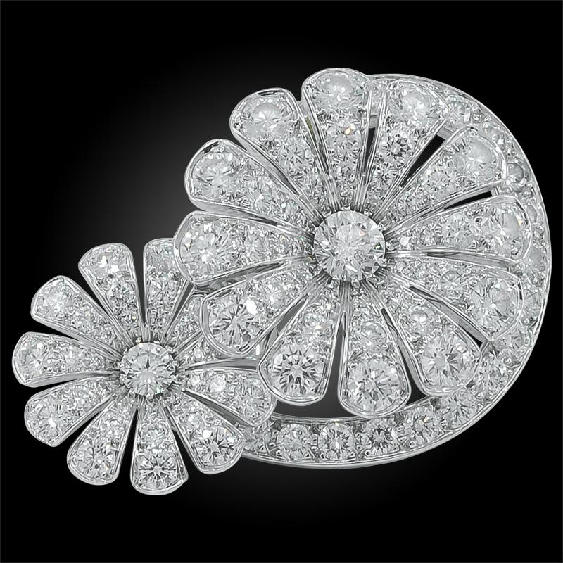 Van Cleef & Arpels Ile de la Cite Diamond Ring In Good Condition In New York, NY