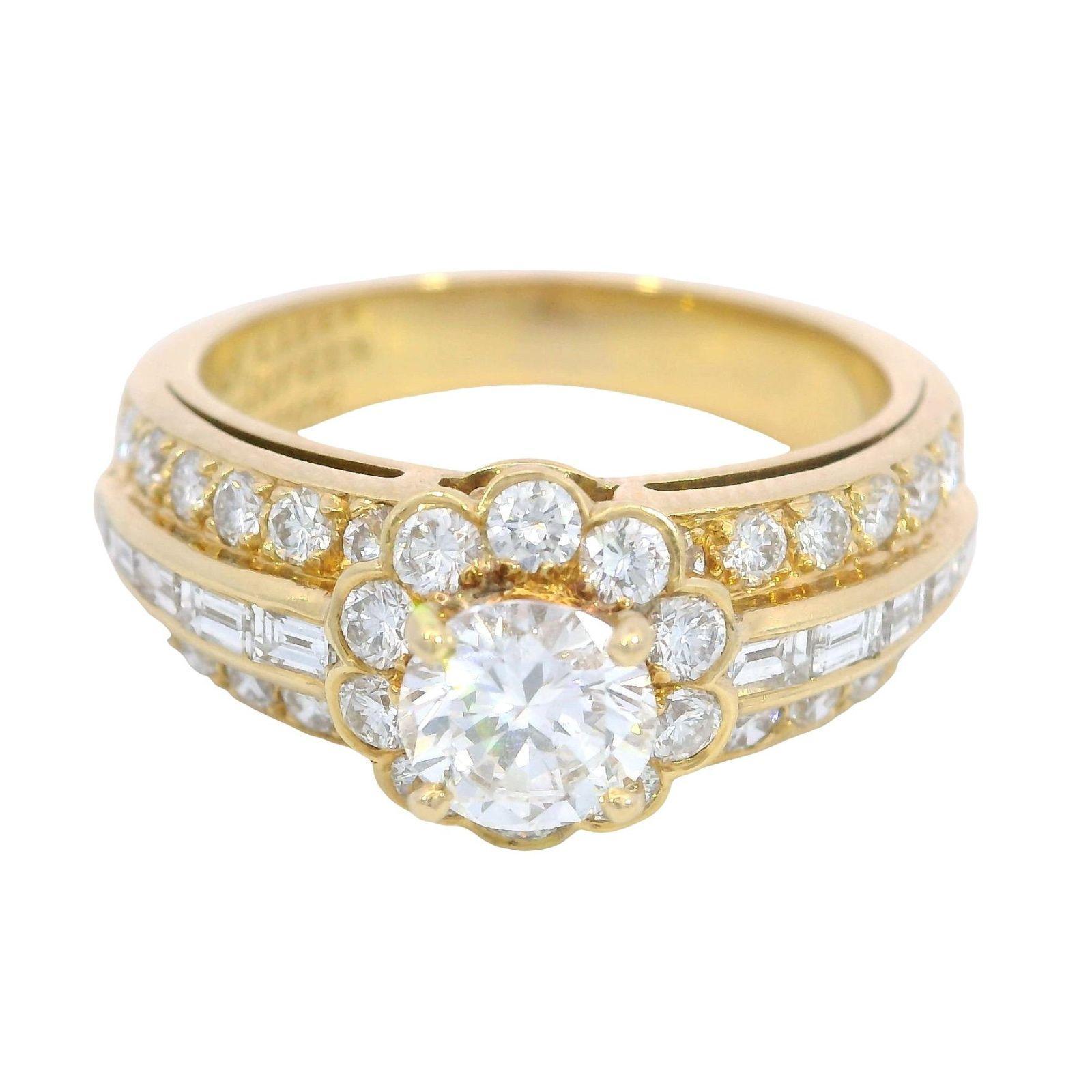 Anello Van Cleef & Arpels con motivo floreale in oro giallo 18 carati ~2,13ctw In condizioni ottime in vendita a Fairfield, CT
