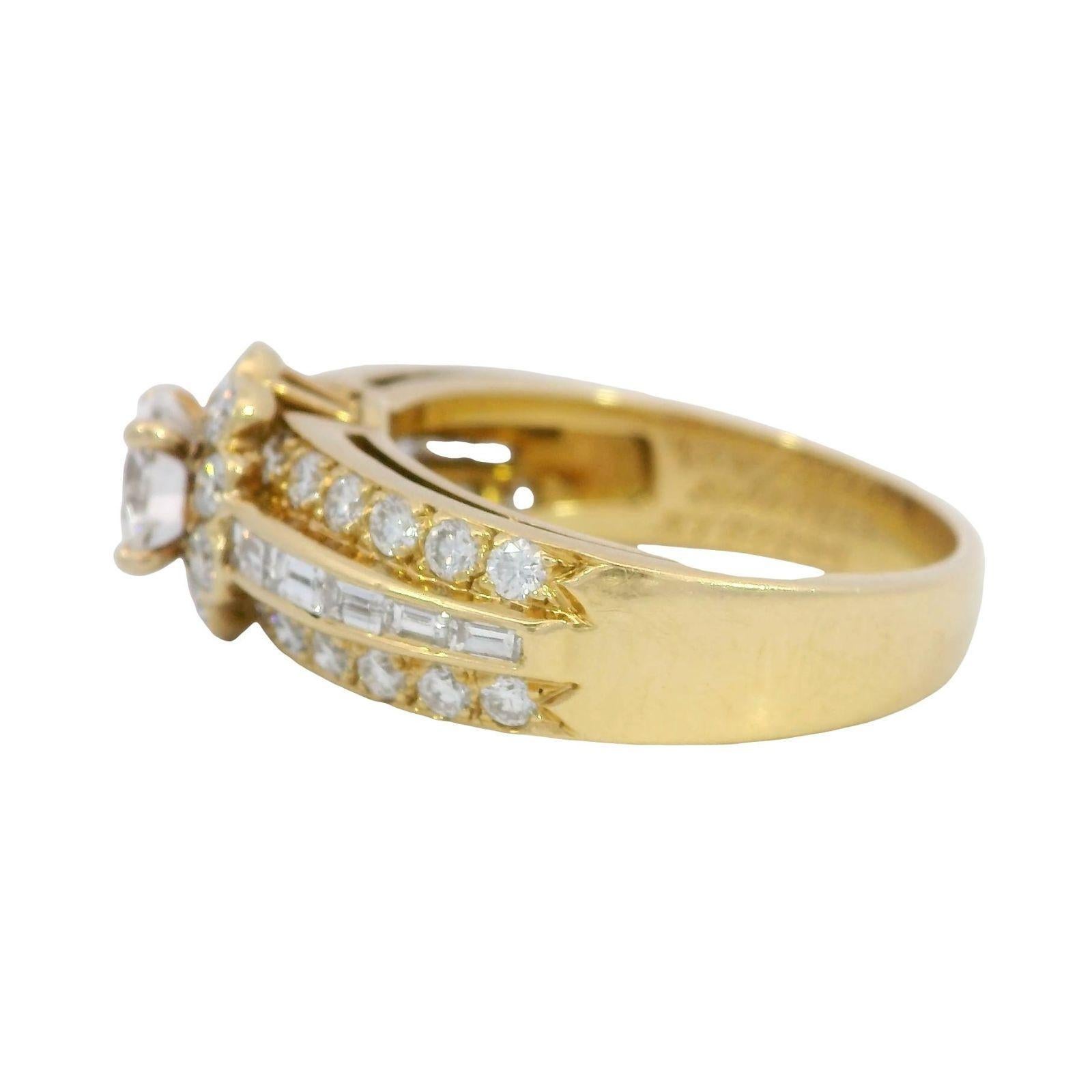 Donna Anello Van Cleef & Arpels con motivo floreale in oro giallo 18 carati ~2,13ctw in vendita