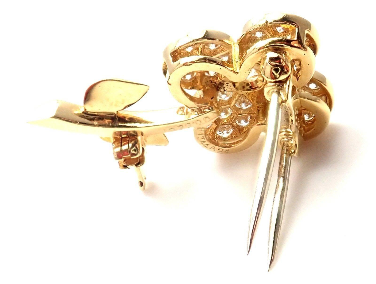 Brilliant Cut Van Cleef & Arpels Diamond Flower Yellow Gold Pin Brooch For Sale