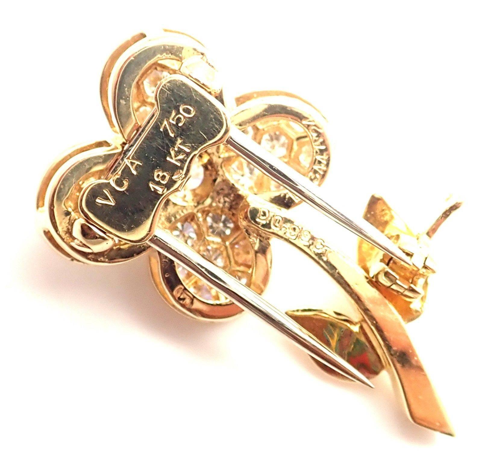 Van Cleef & Arpels Diamond Flower Yellow Gold Pin Brooch In New Condition For Sale In Holland, PA