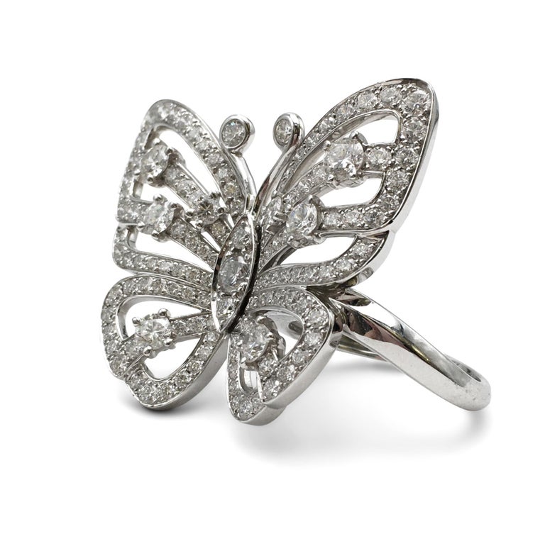 Van Cleef and Arpels Diamond Flying Butterfly Between Finger White Gold