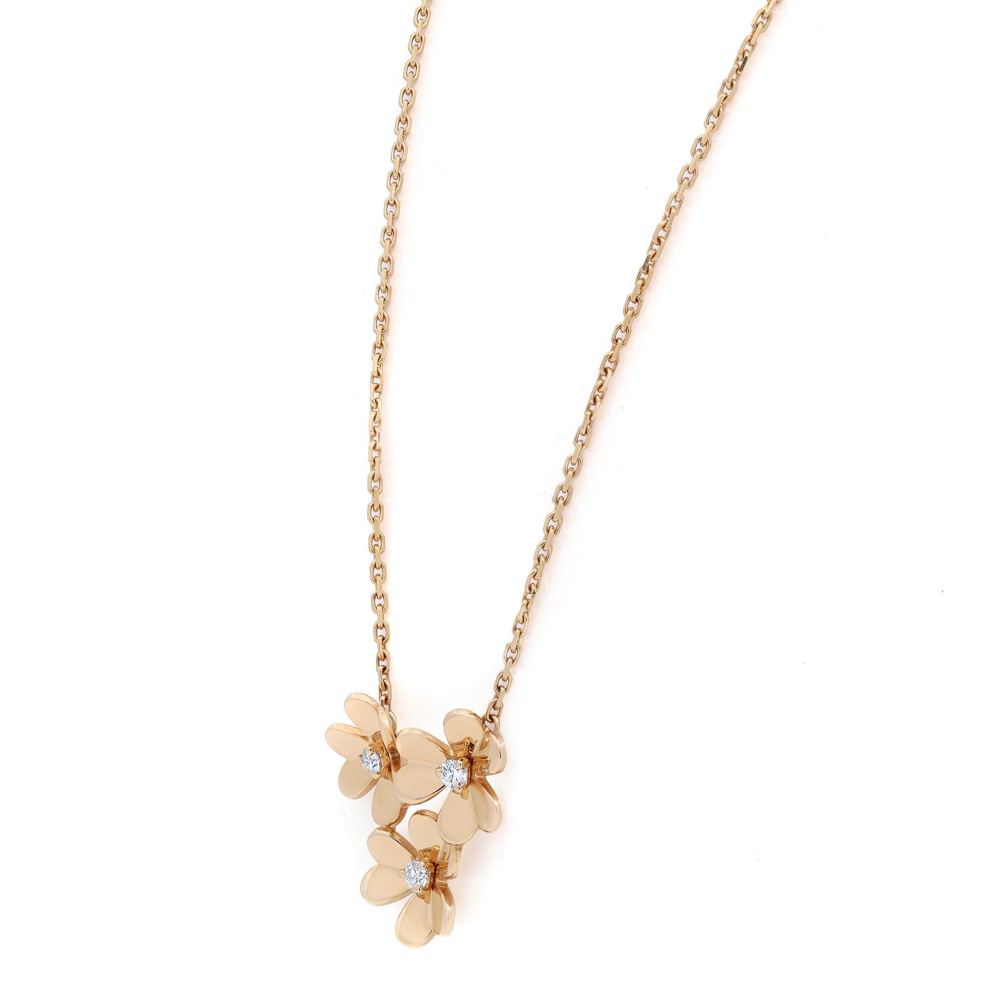 Like a bouquet of flowers dancing in the breeze, the Frivole collection by Van Cleef & Arpels stands out with its graphic yet airy aesthetic. This necklace features 3 round brilliant cut diamonds studded on heart shaped petals crafted in mirror