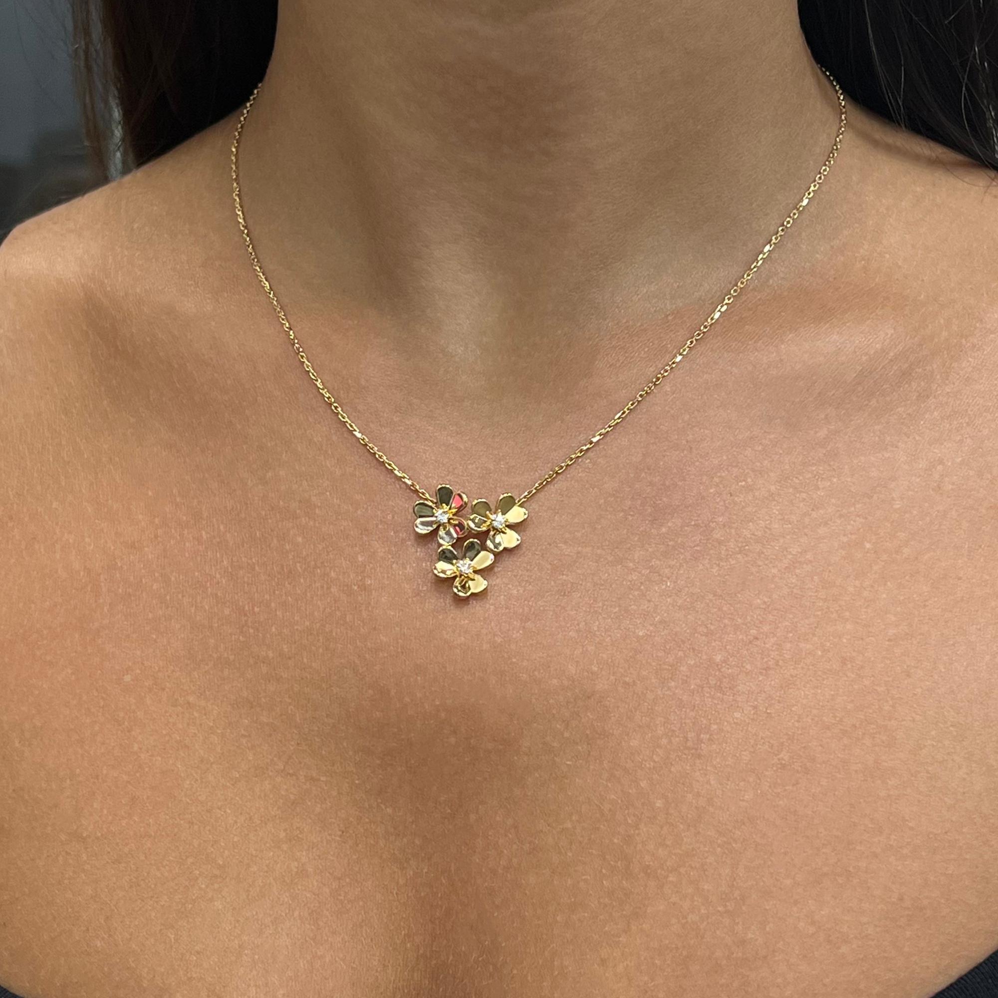Modern Van Cleef & Arpels Diamond Frivole 3 Flower Pendant Necklace 18K Yellow Gold