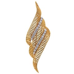 Van Cleef & Arpels Diamond Gold 1960s Brooch Pin
