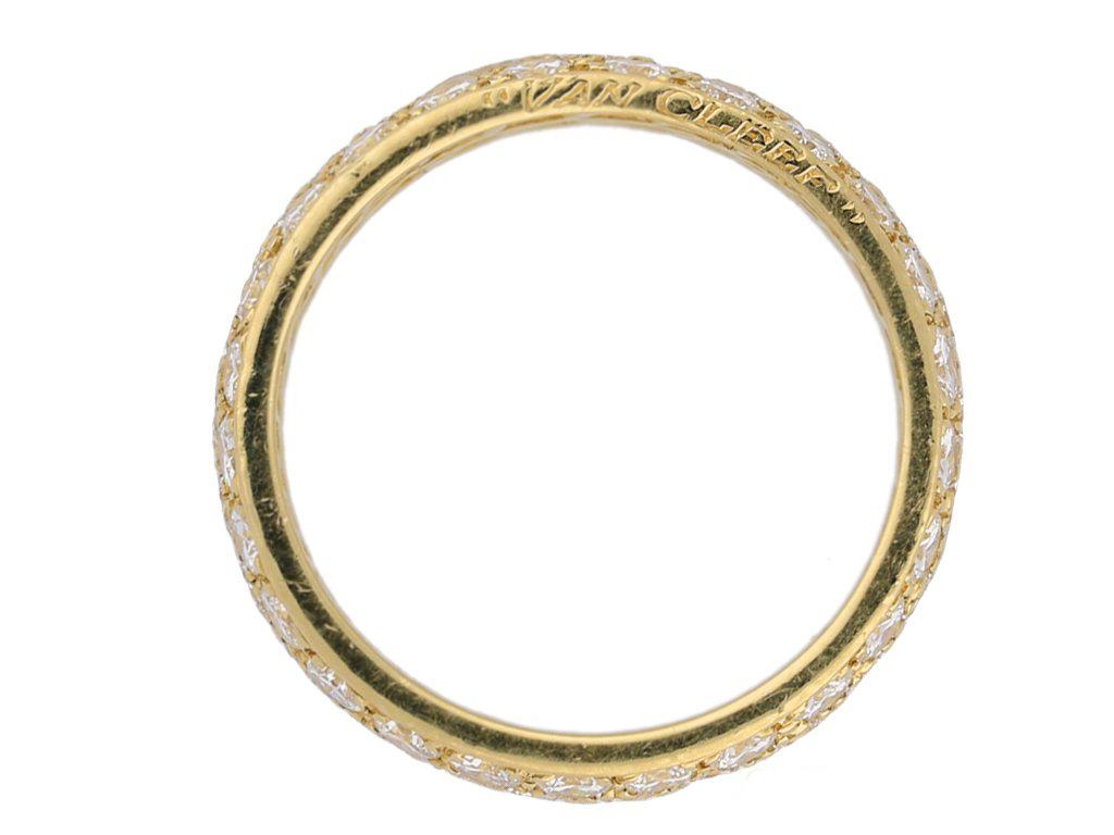 Round Cut Van Cleef & Arpels diamond Gold Band ring For Sale