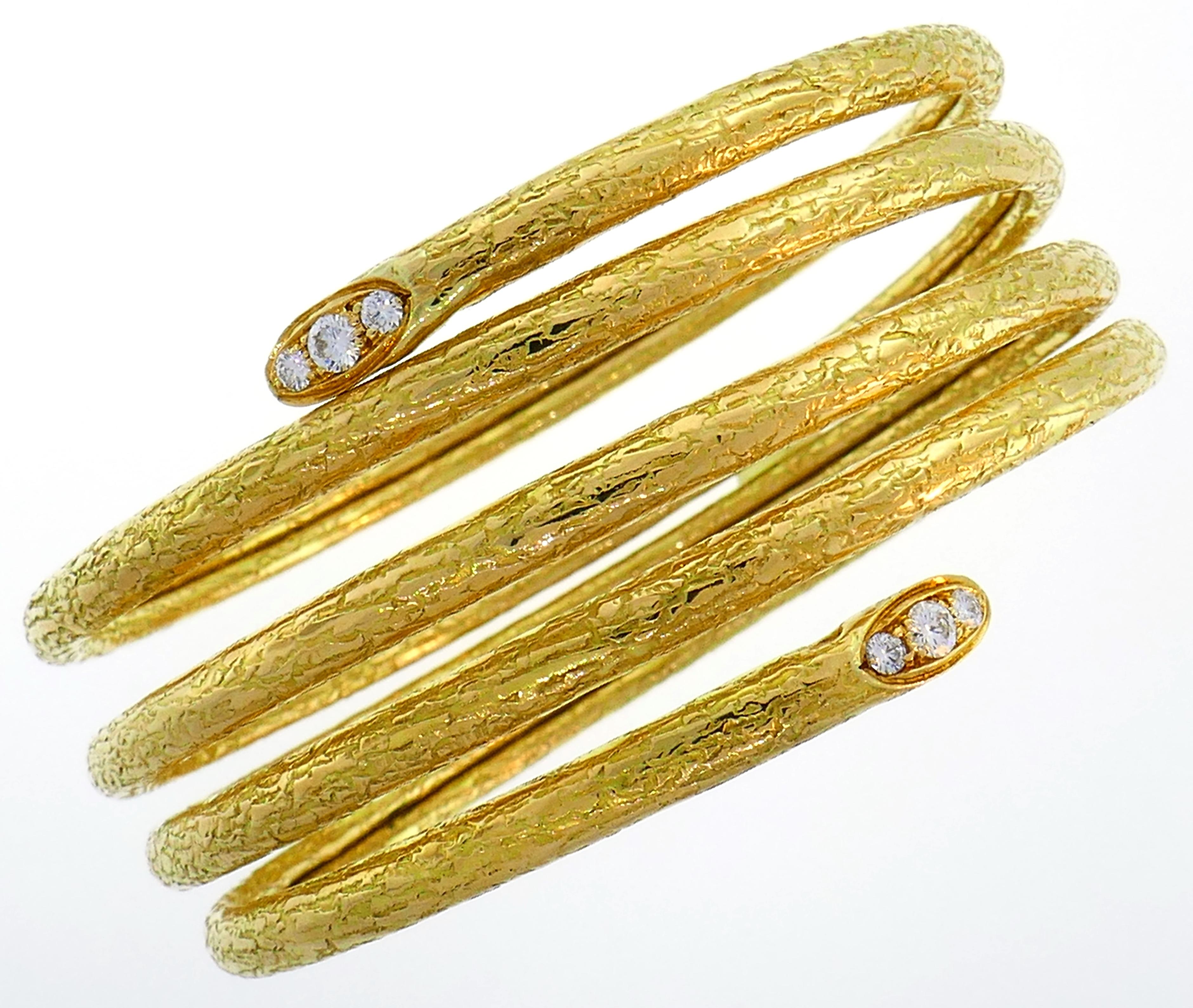 Van Cleef & Arpels Diamond Gold Bangle Bracelet Stylized Snake Spiral In Excellent Condition In Beverly Hills, CA