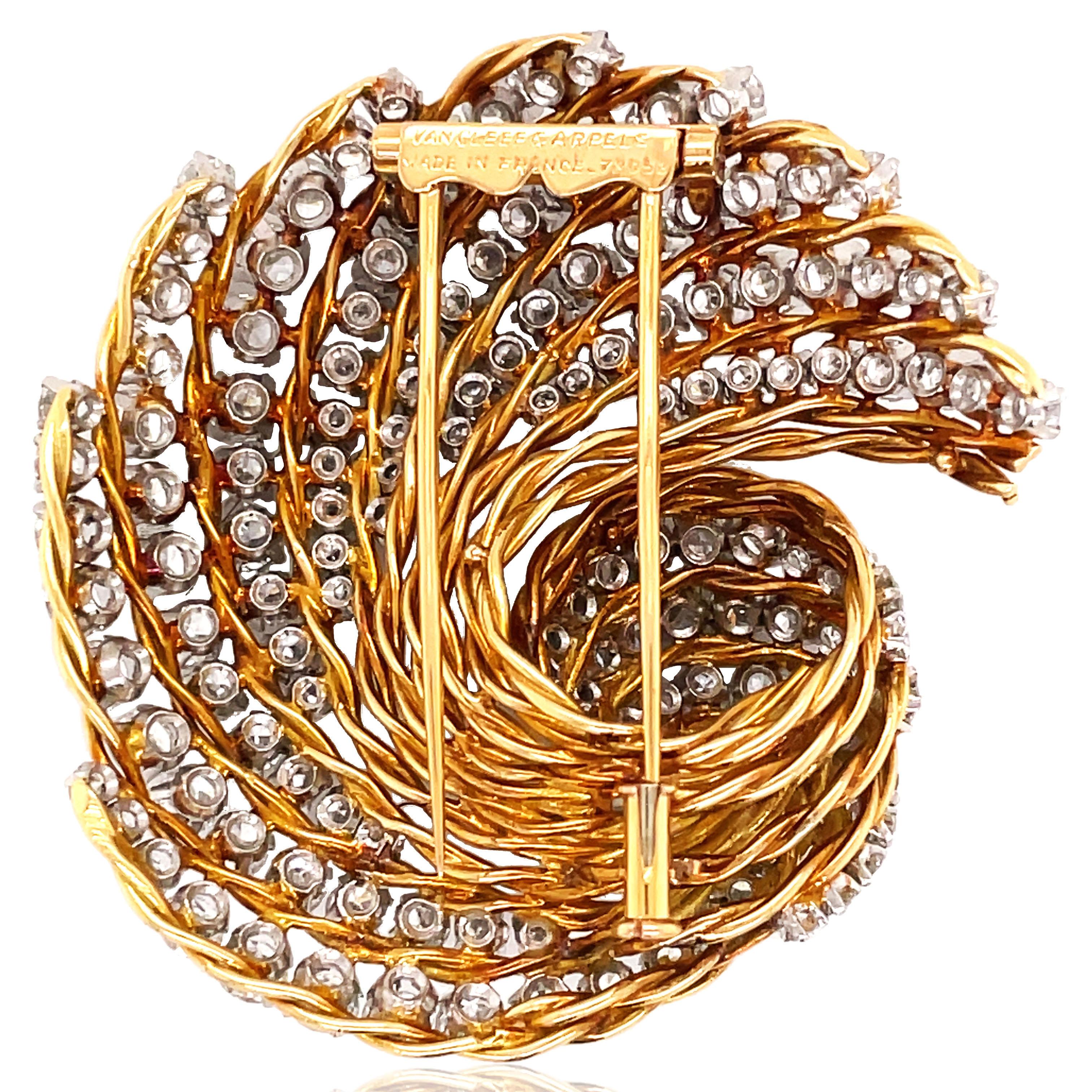 Van Cleef & Arpels, Diamond Gold Brooch In Good Condition In New York, NY